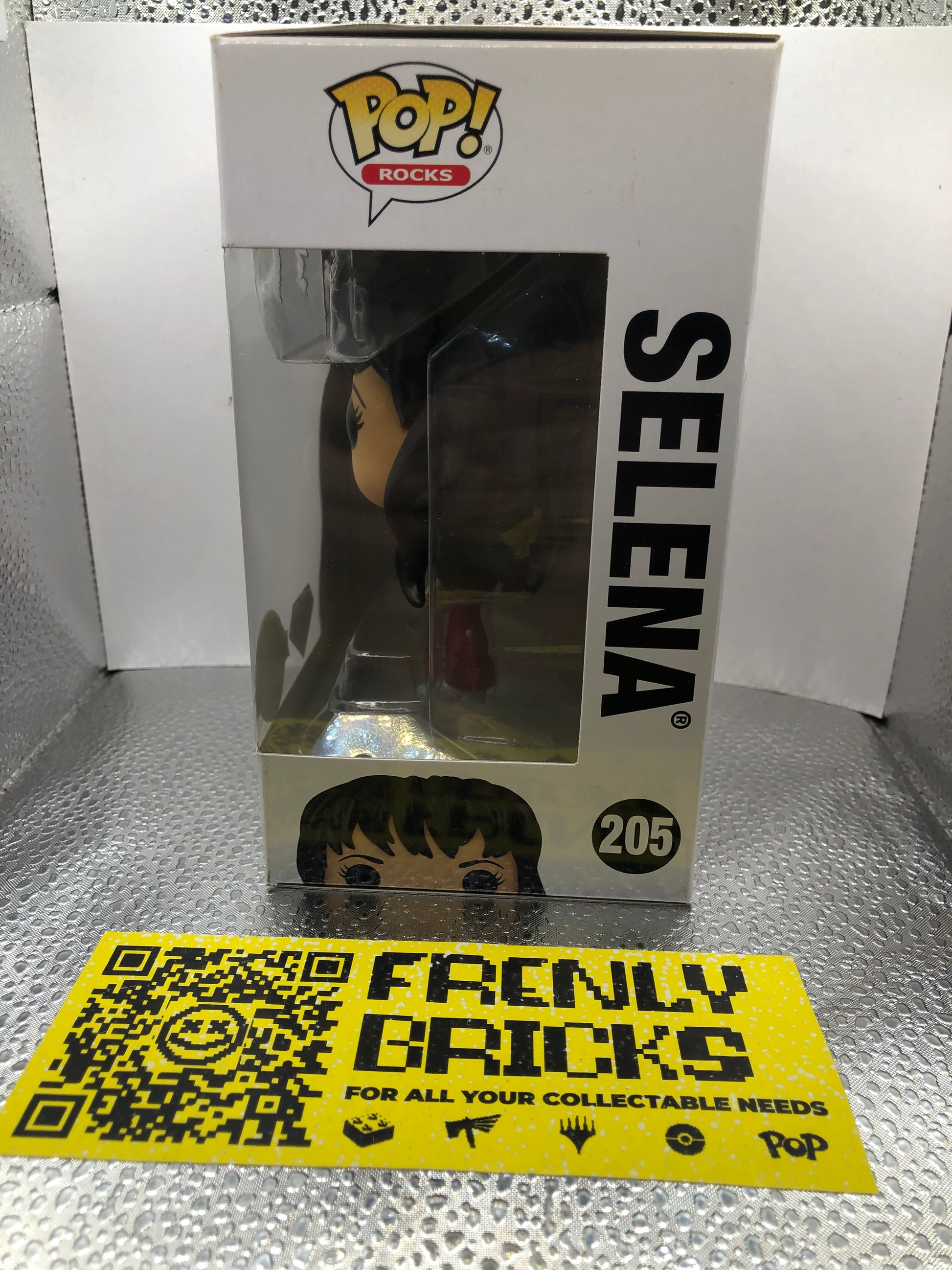 Selena Funko Pop! Vinyl Diamond Glitter Exclusive #205 FRENLY BRICKS - Open 7 Days