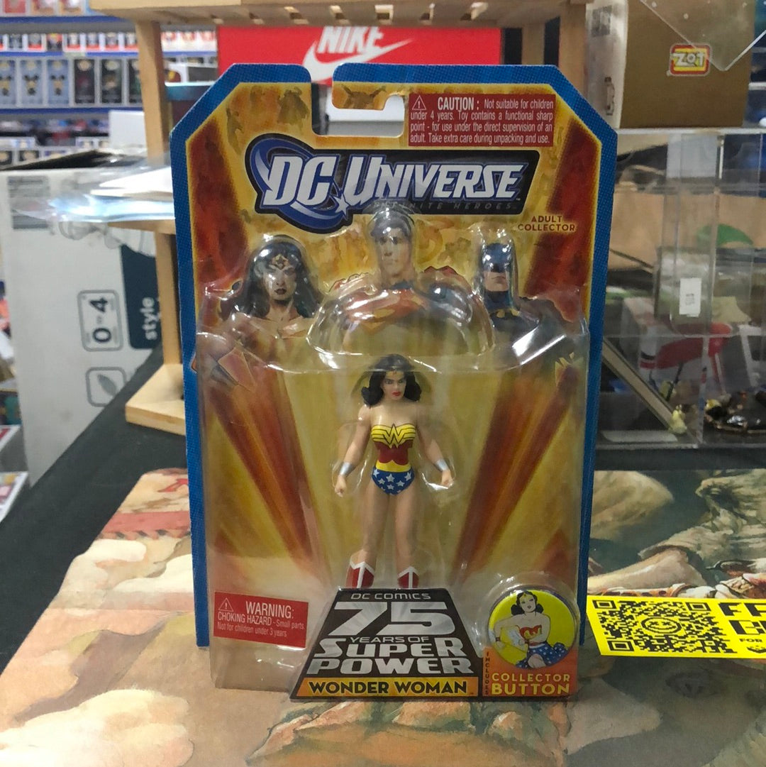 NEW MATTEL DC UNIVERSE WONDER WOMAN 75 YEARS OF SUPER POWER 2009 BUTTON! R93 FRENLY BRICKS - Open 7 Days