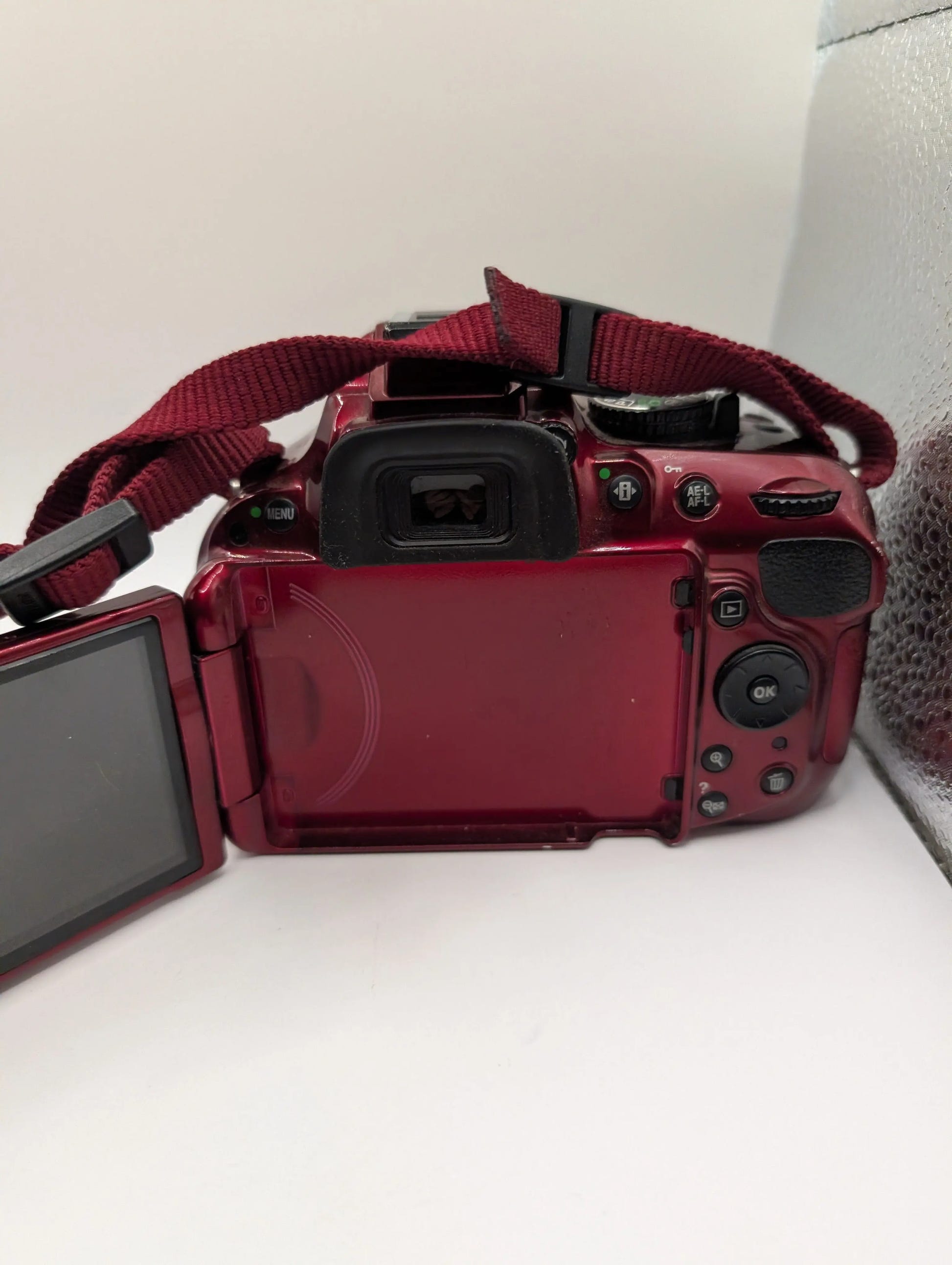 Nikon D5200 Digital Camera Red 24.1 Megapixel 3.2" No battery Untested FRENLY BRICKS - Open 7 Days image 11