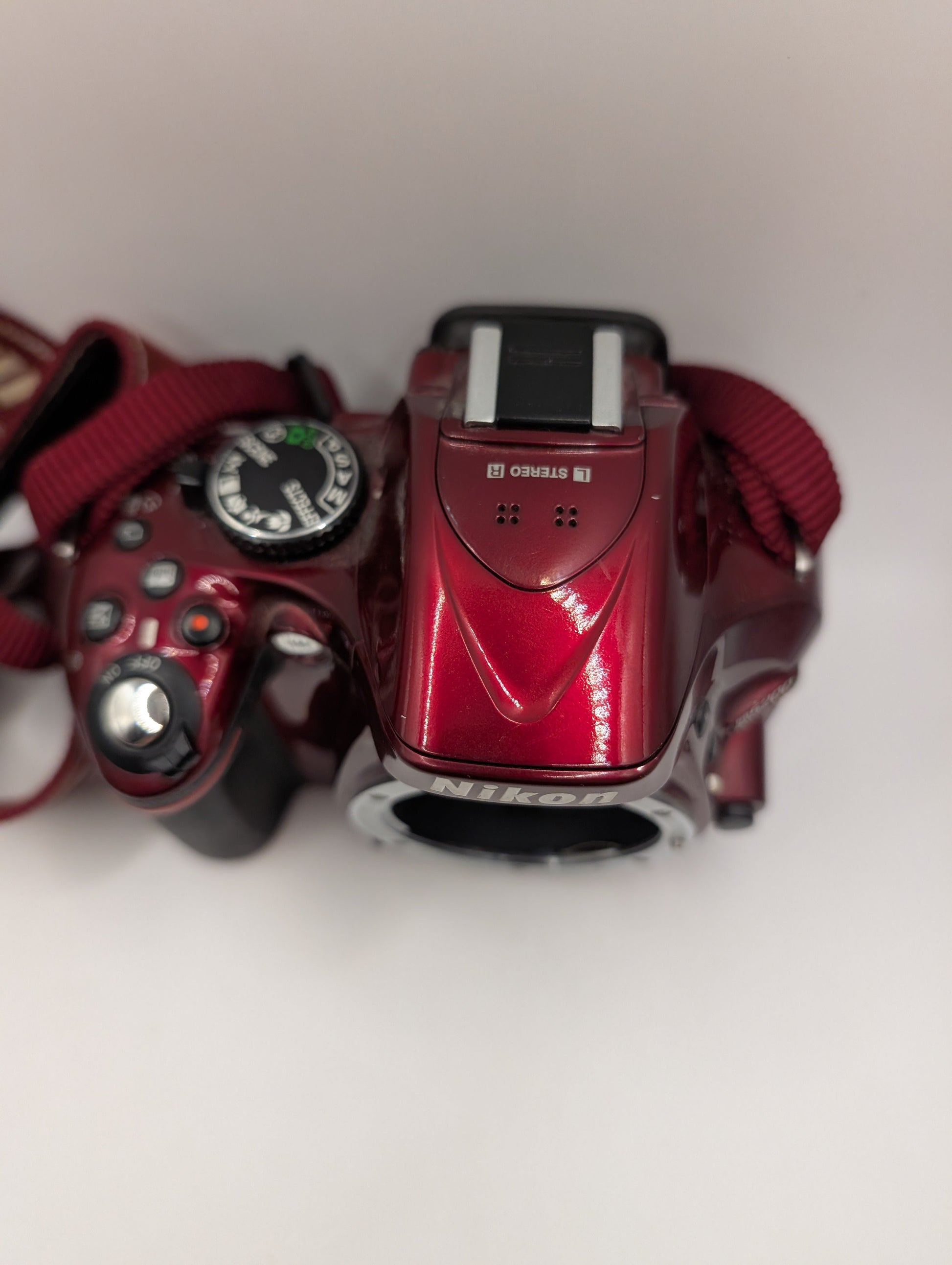 Nikon D5200 Digital Camera Red 24.1 Megapixel 3.2" No battery Untested FRENLY BRICKS - Open 7 Days
