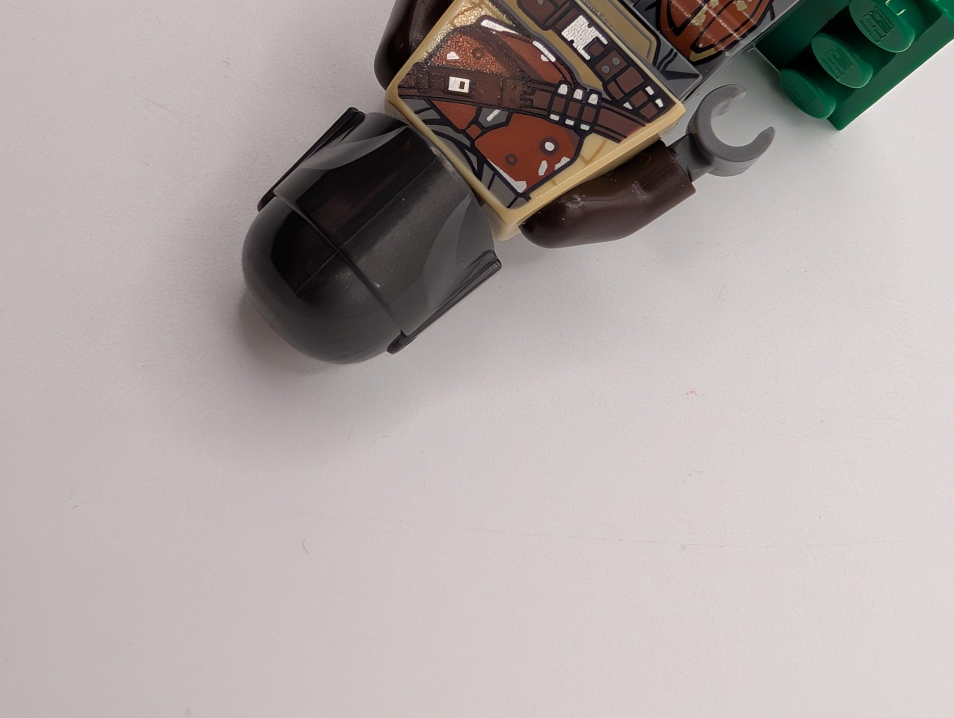 NEW - Lego Minifigure sw1057 The Mandalorian no cape MISPRINT HELMET FRENLY BRICKS - Open 7 Days