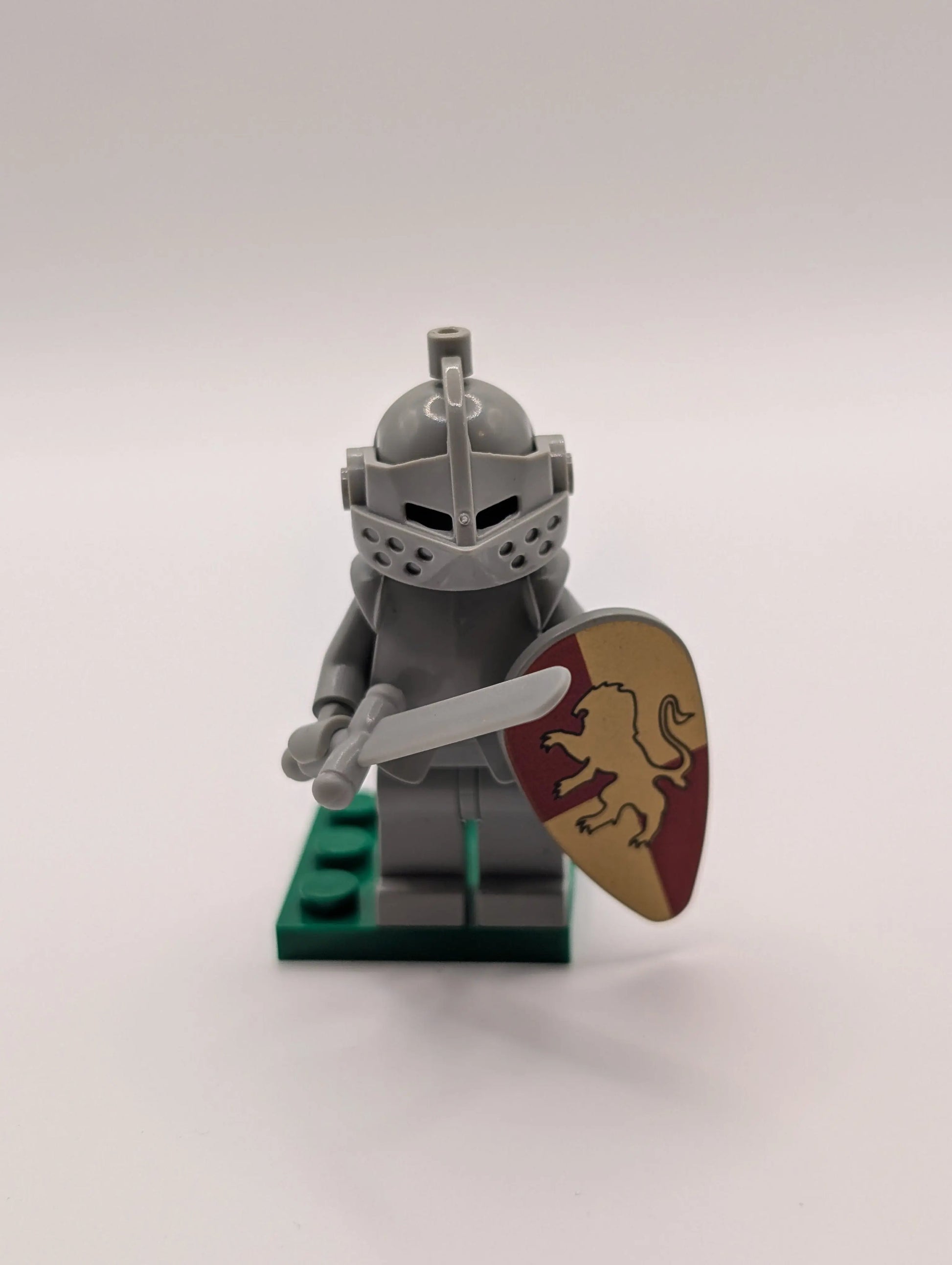 Lego Harry Potter hp015 Statue Gryffindor Knight Minifig w/Shield 4709 Castle FRENLY BRICKS - Open 7 Days