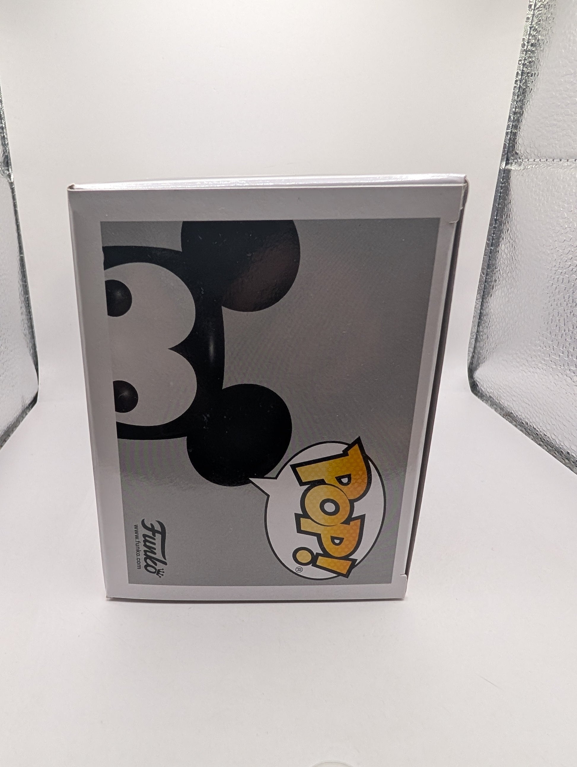 Funko POP Disney Mickey Mouse Diamond Collection #01 FRENLY BRICKS - Open 7 Days