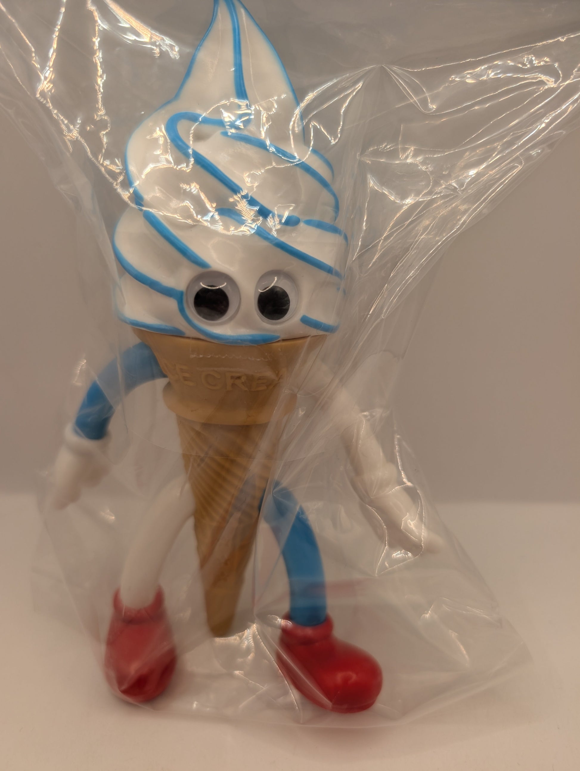 Dune/Tetsurod Flavors Andrew Soft Serve Ice Cream 435 BLUE white Sofubi FRENLY BRICKS - Open 7 Days