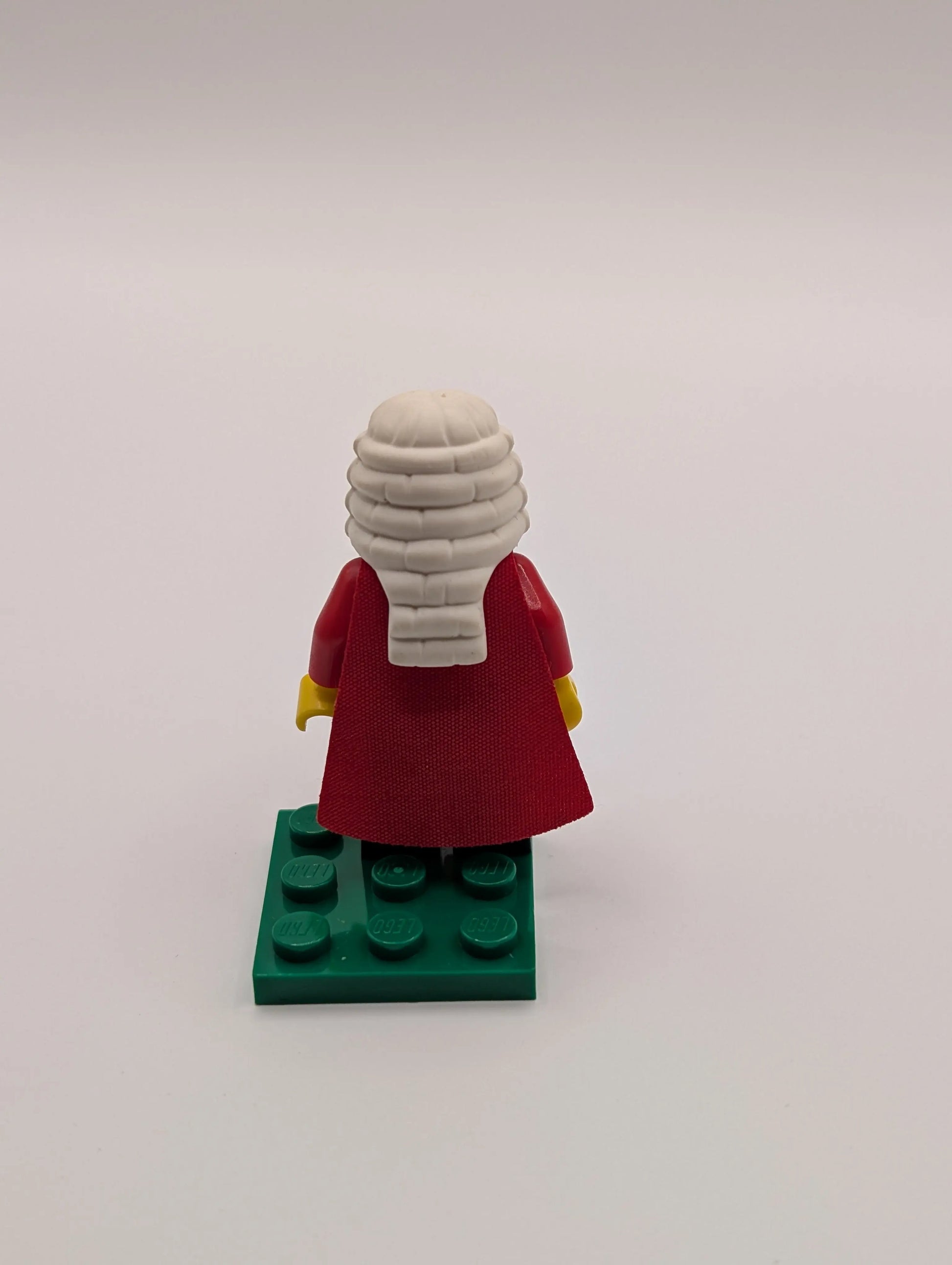 LEGO Minifigure Series 9 Judge w/ Robe col138 - 71000 le337 FRENLY BRICKS - Open 7 Days