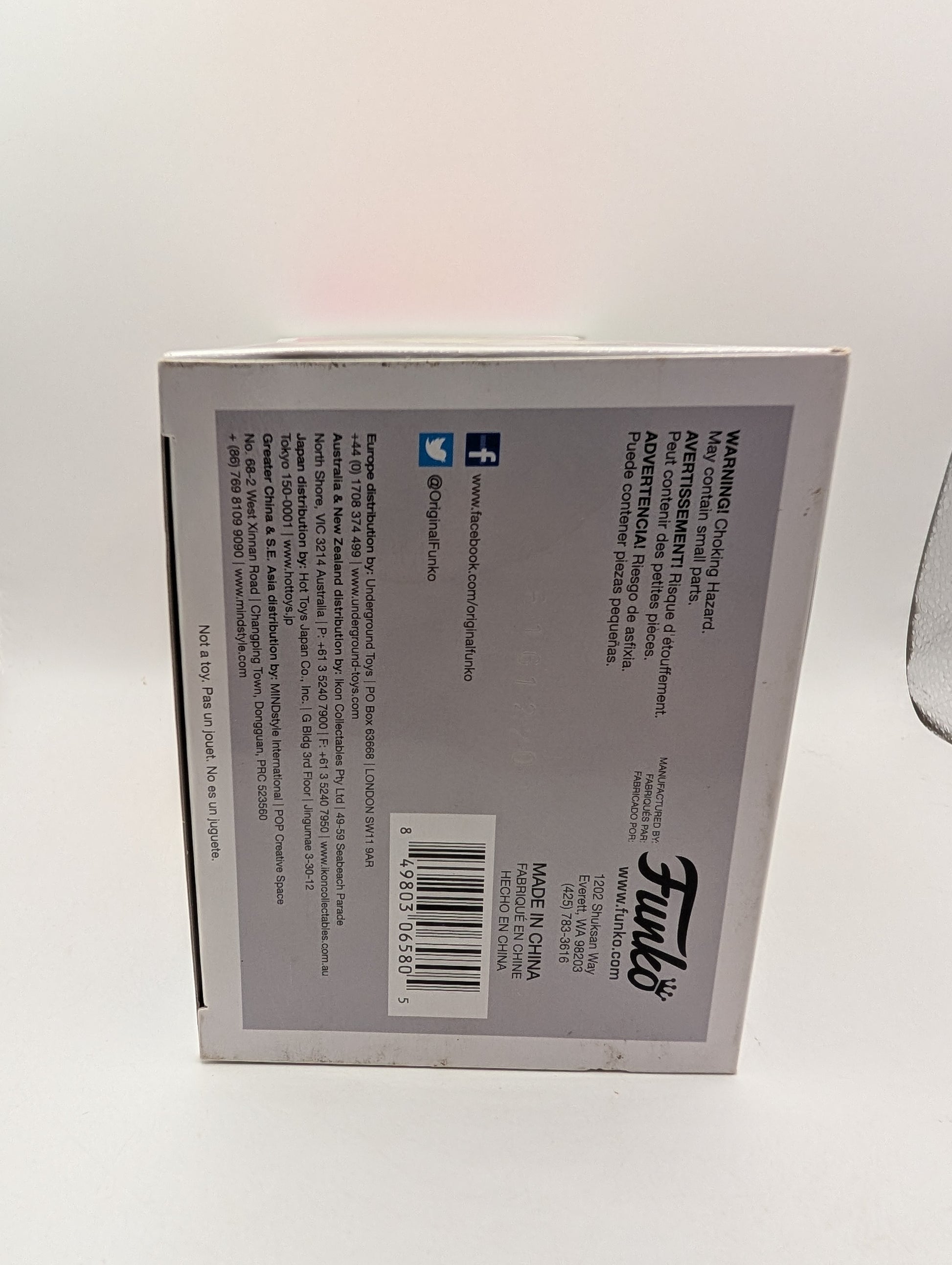 Funko Pop Sailor Moon w/ Moon Stick & Luna #90