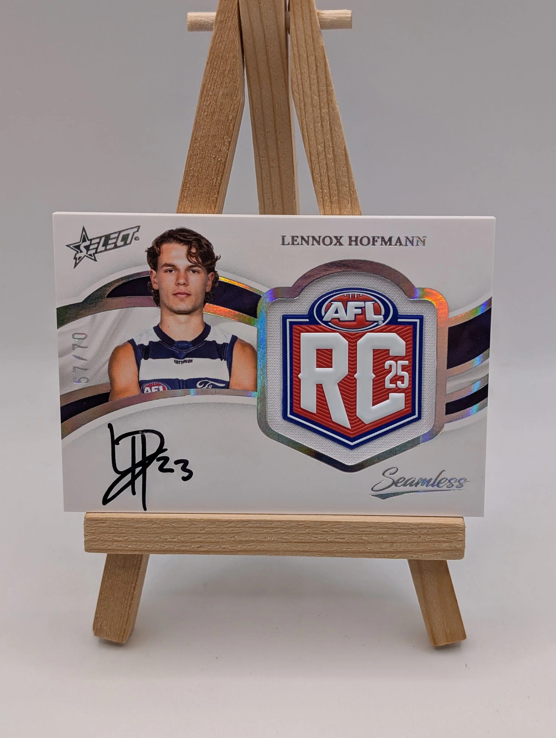 Lennox Hofmann Rookie Badge Signature Seamless Select /70 AFL 2025 Geelong FRENLY BRICKS - Open 7 Days image 3