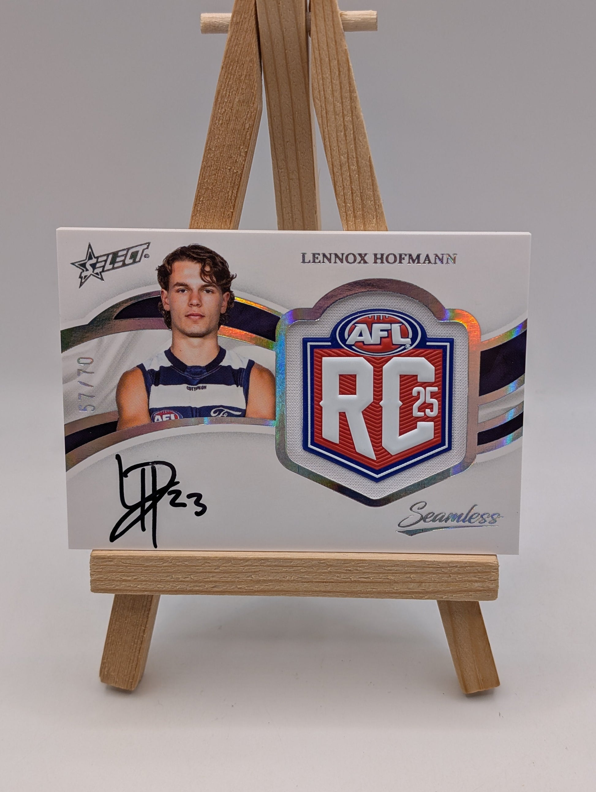 Lennox Hofmann Rookie Badge Signature Seamless Select /70 AFL 2025 Geelong FRENLY BRICKS - Open 7 Days