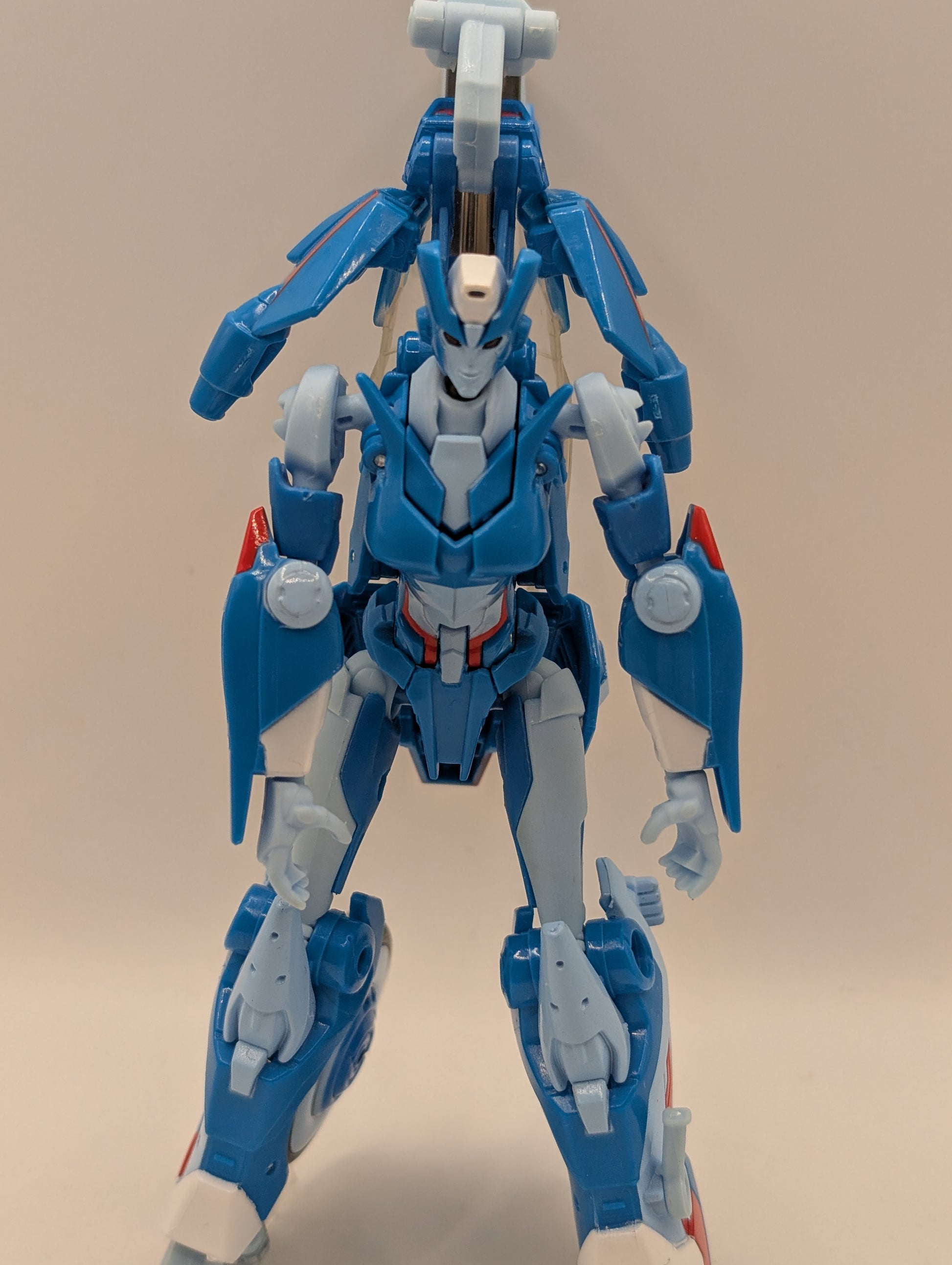 TRANSFORMERS GENERATIONS THRILLING 30TH ANNIVERSARY DELUXE CLASS CHROMIA