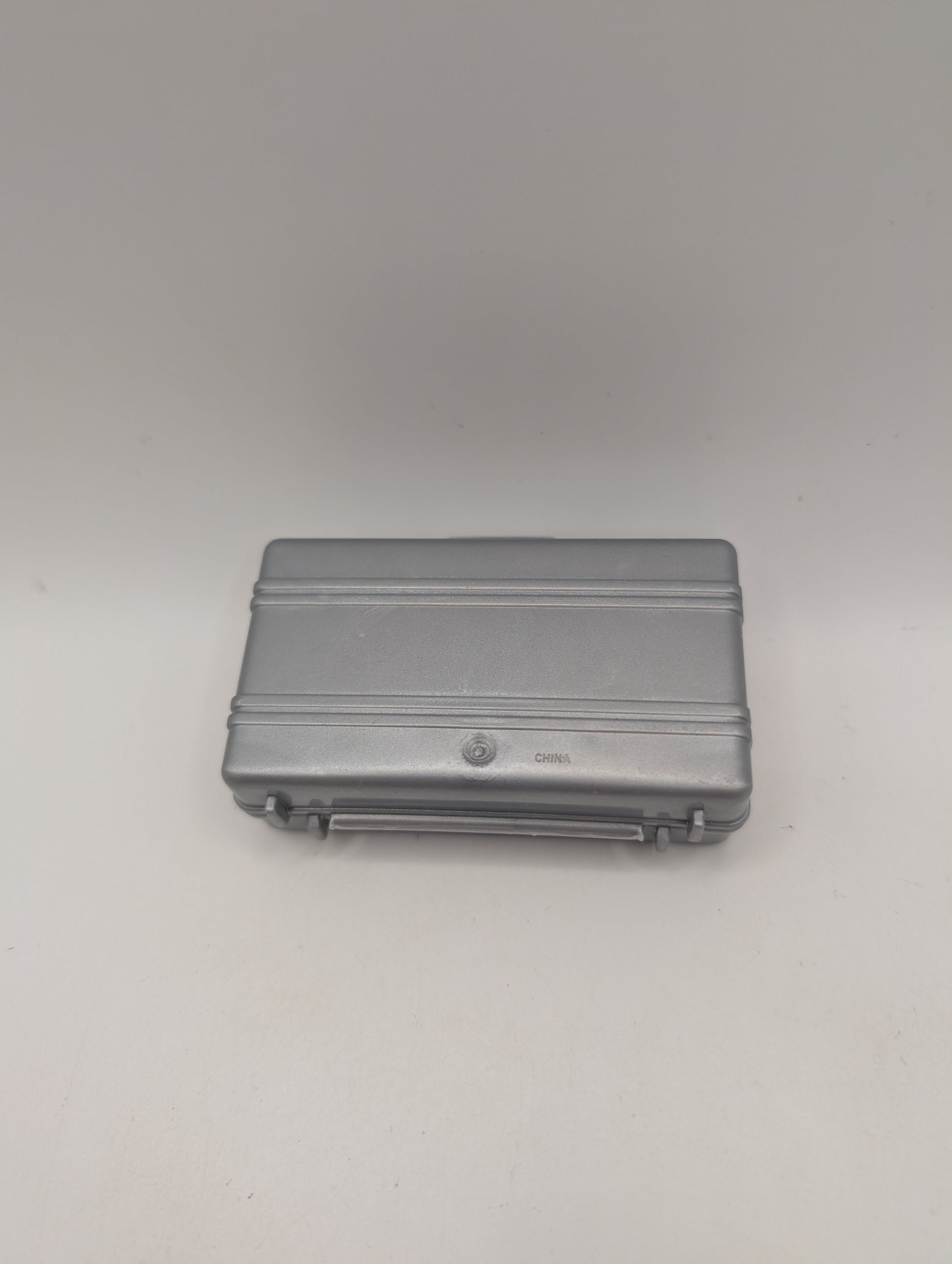 2004 WAYNE ENTERPRISES Dark Knight BATMAN 3" Toy Suitcase Accessory - Complete A FRENLY BRICKS - Open 7 Days