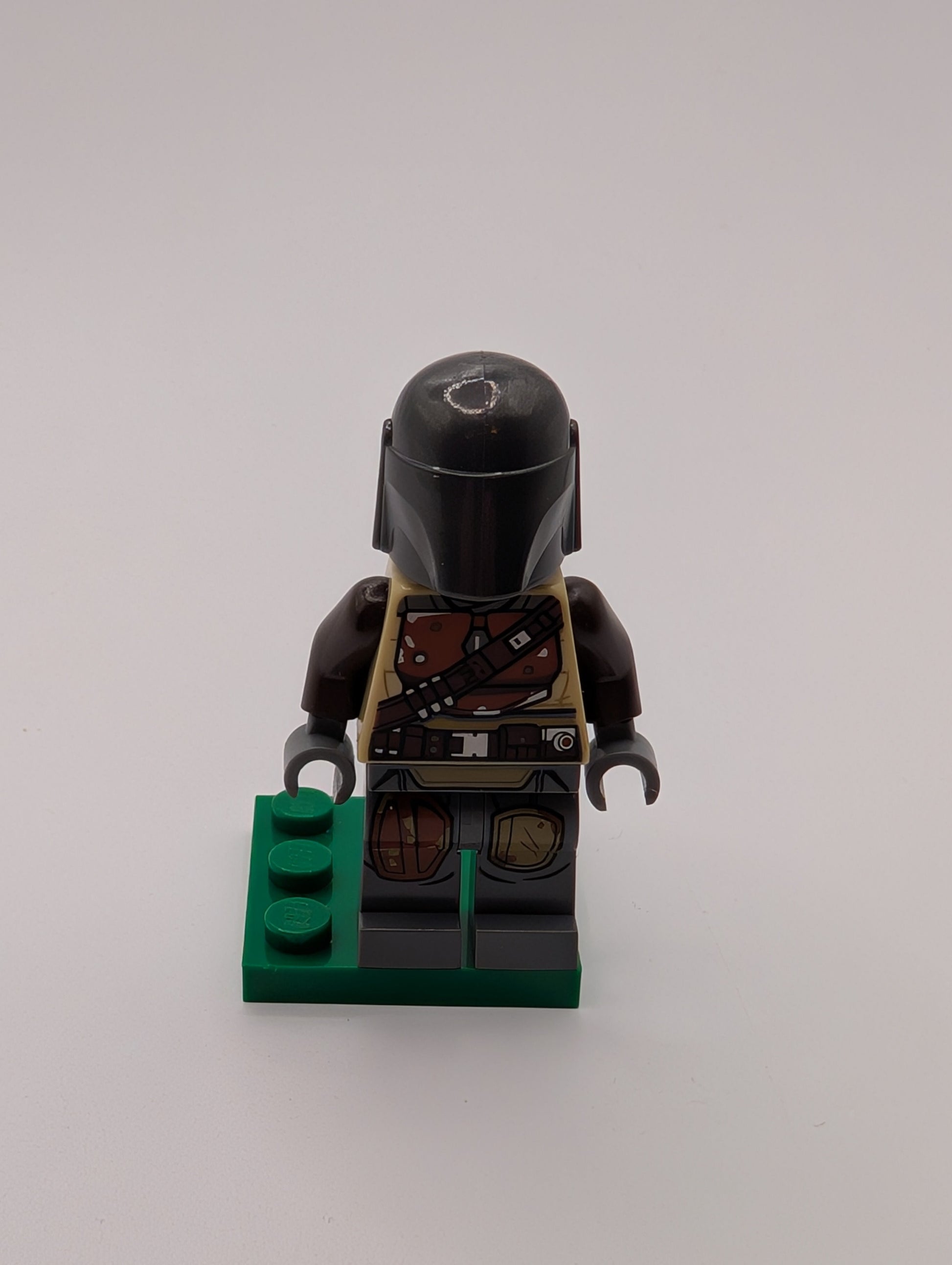 NEW - Lego Minifigure sw1057 The Mandalorian no cape MISPRINT HELMET FRENLY BRICKS - Open 7 Days