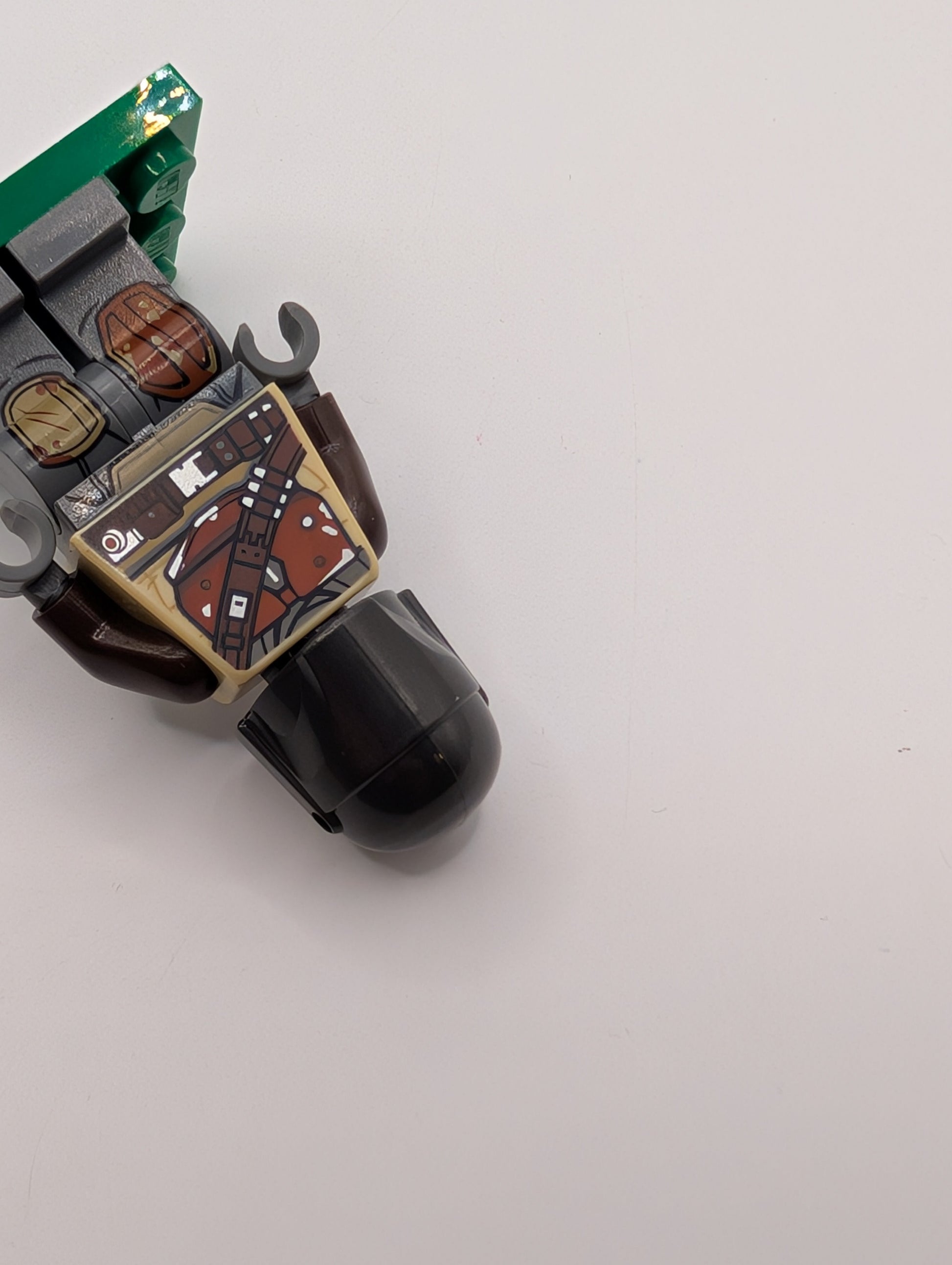 NEW - Lego Minifigure sw1057 The Mandalorian no cape MISPRINT HELMET FRENLY BRICKS - Open 7 Days