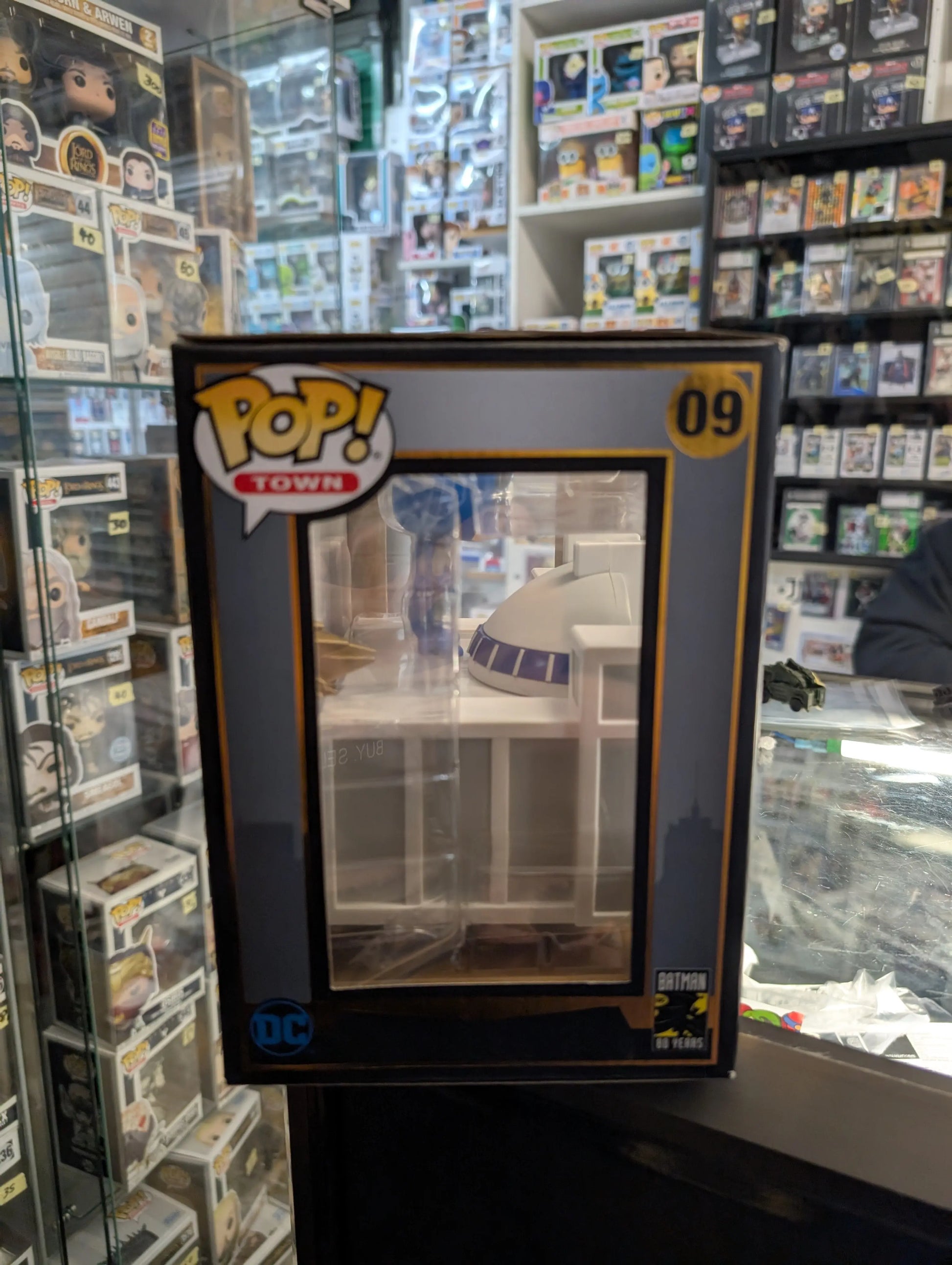 Funko Pop! Town: DC Comics - Batman Vinyl Figure 09 FRENLY BRICKS - Open 7 Days