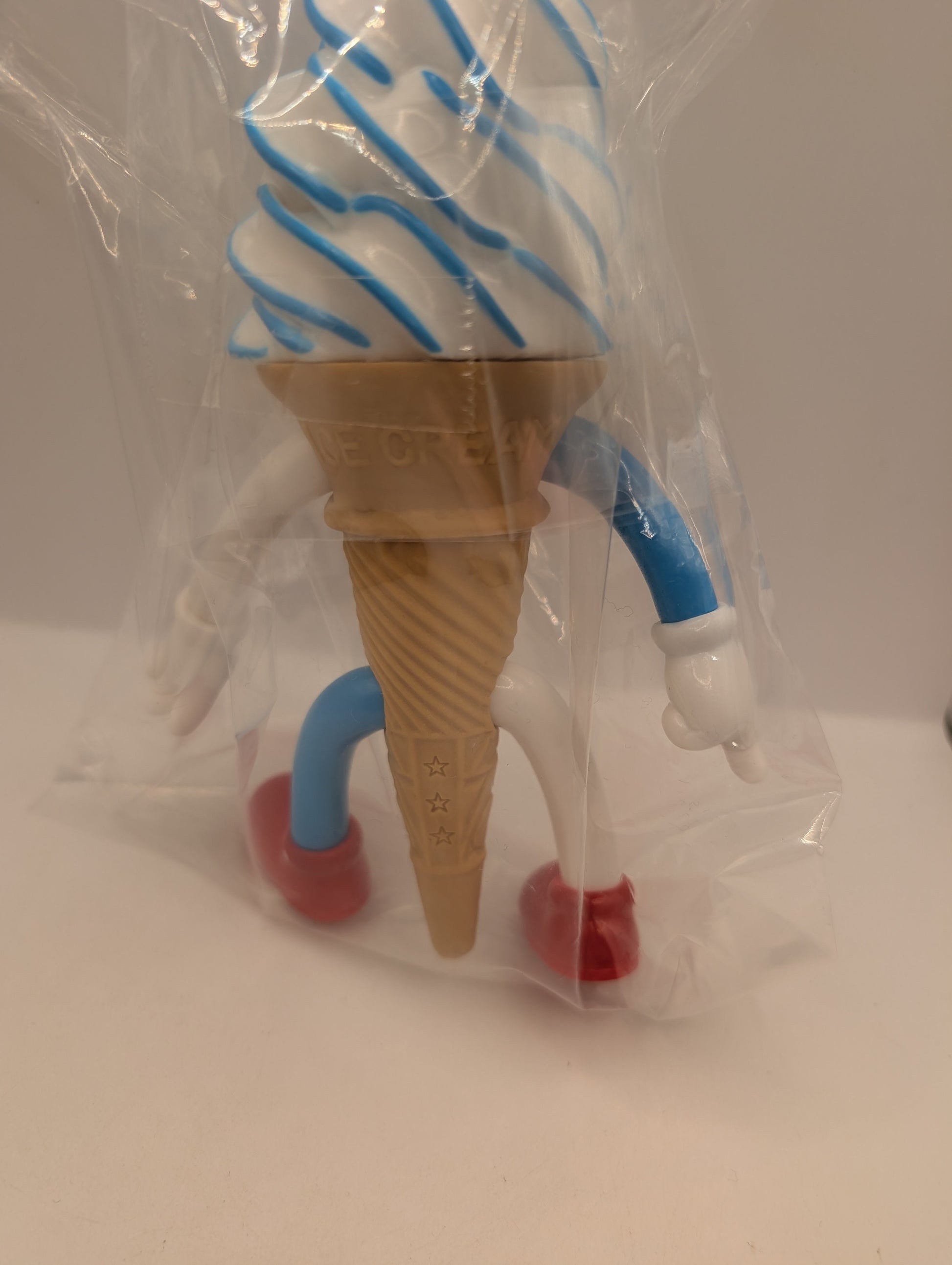Dune/Tetsurod Flavors Andrew Soft Serve Ice Cream 435 BLUE white Sofubi FRENLY BRICKS - Open 7 Days