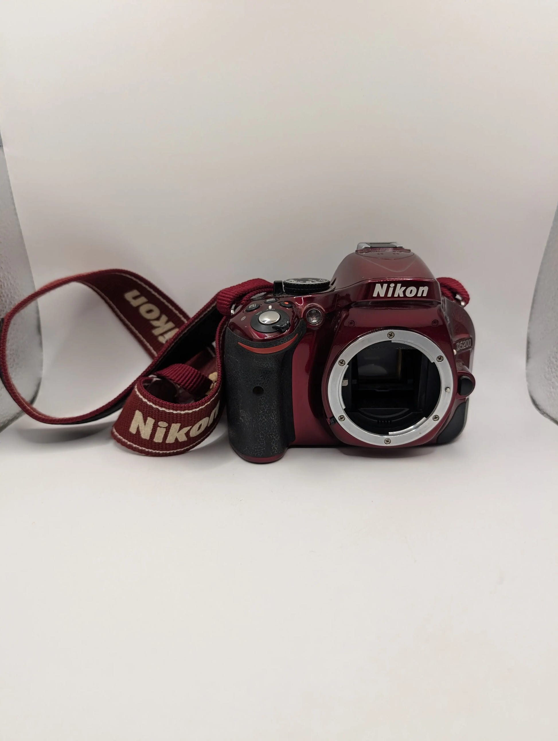 Nikon D5200 Digital Camera Red 24.1 Megapixel 3.2" No battery Untested FRENLY BRICKS - Open 7 Days image 1