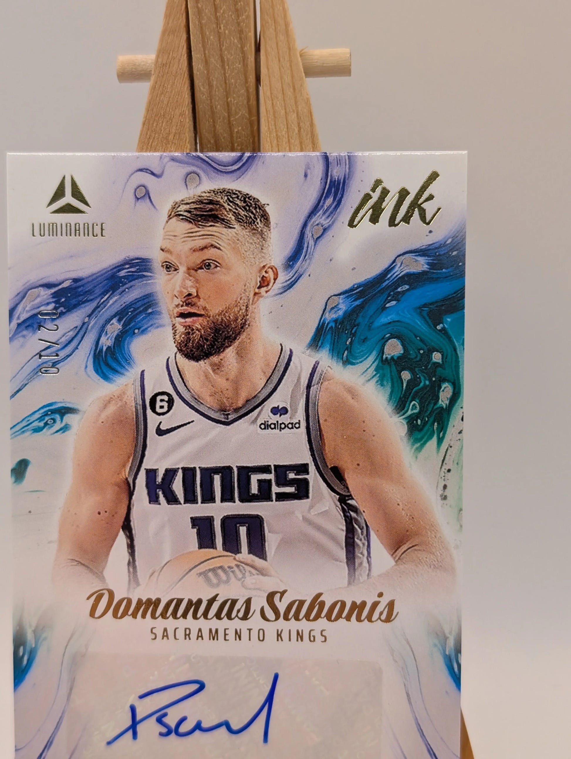 2022-23 DOMANTAS SABONIS /10 AUTO PANINI CHRONICLES LUMINANCE INK AUTOGRAPHS FRENLY BRICKS - Open 7 Days image 3