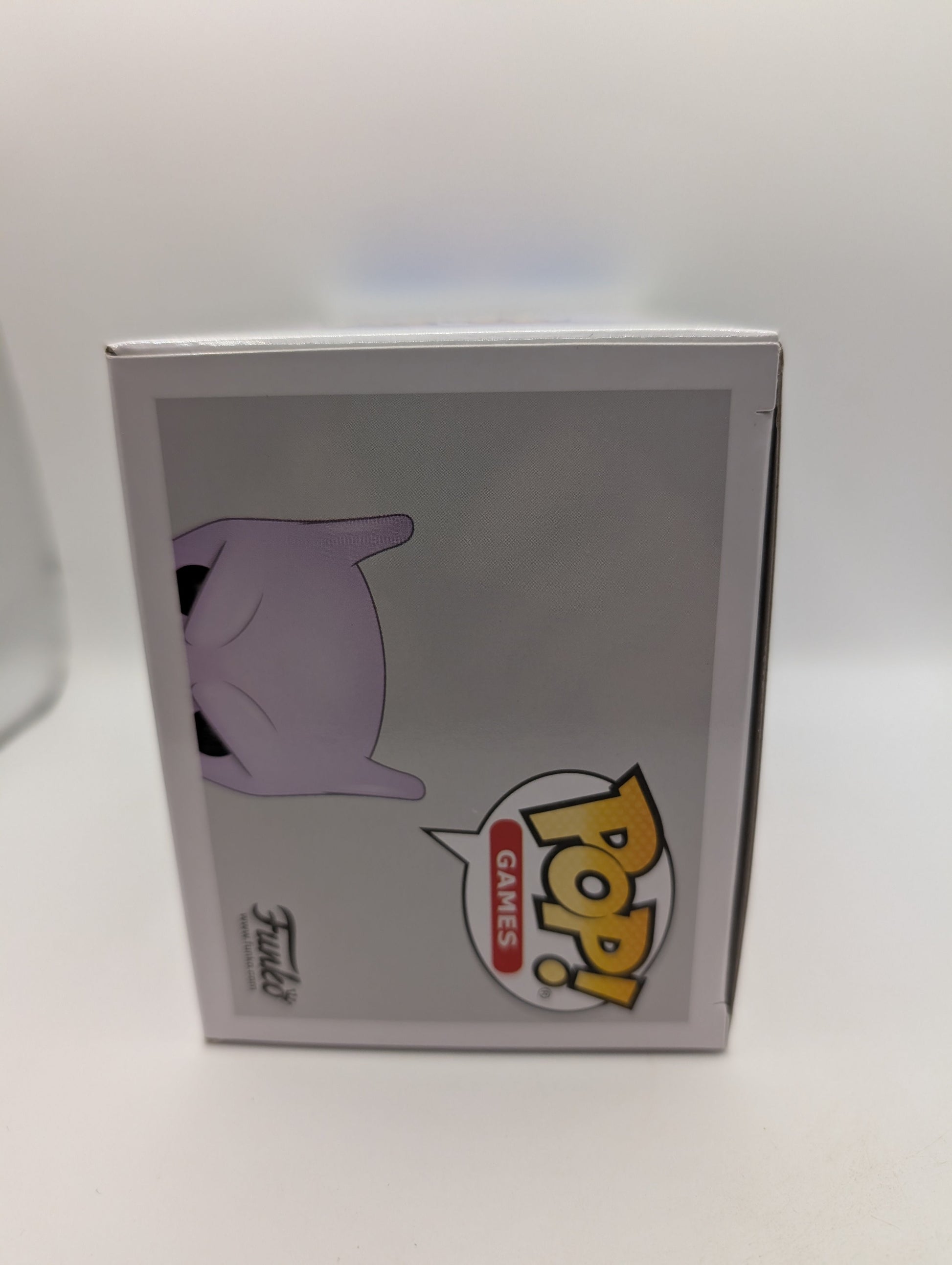 Funko Pop! Pokèmon #581 MEWTWO (Flocked) 2020 Summer Convention VAULTED FRENLY BRICKS - Open 7 Days