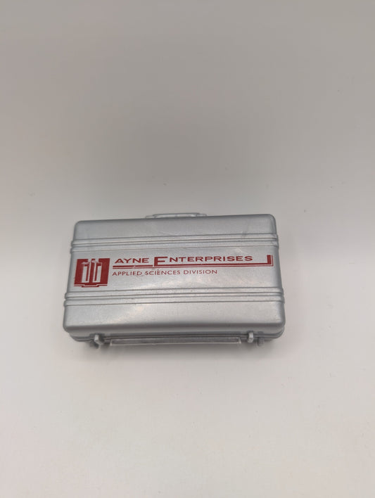 2004 WAYNE ENTERPRISES Dark Knight BATMAN 3" Toy Suitcase Accessory - Complete A FRENLY BRICKS - Open 7 Days