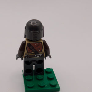 NEW - Lego Minifigure sw1057 The Mandalorian no cape MISPRINT HELMET FRENLY BRICKS - Open 7 Days