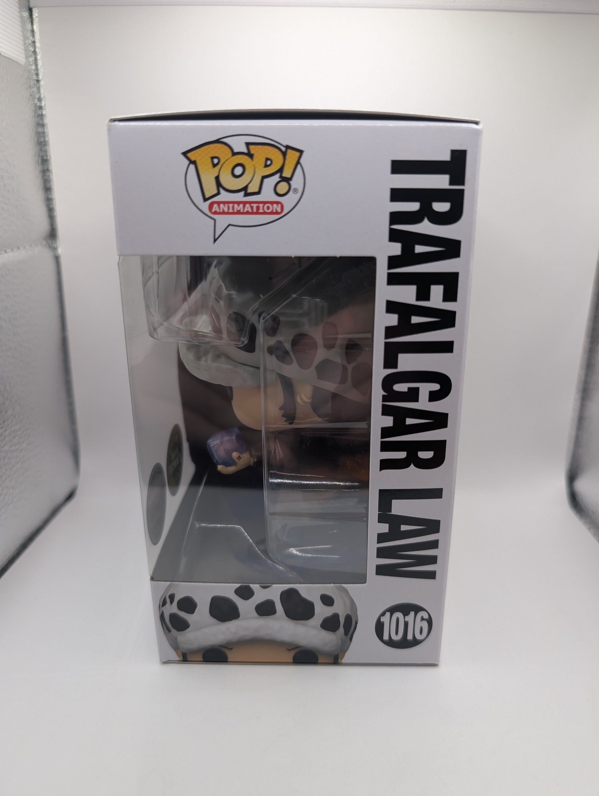 One Piece Trafalgar Law #1016 GLOW CHASE Funko Pop! in PROTECTOR FRENLY BRICKS - Open 7 Days