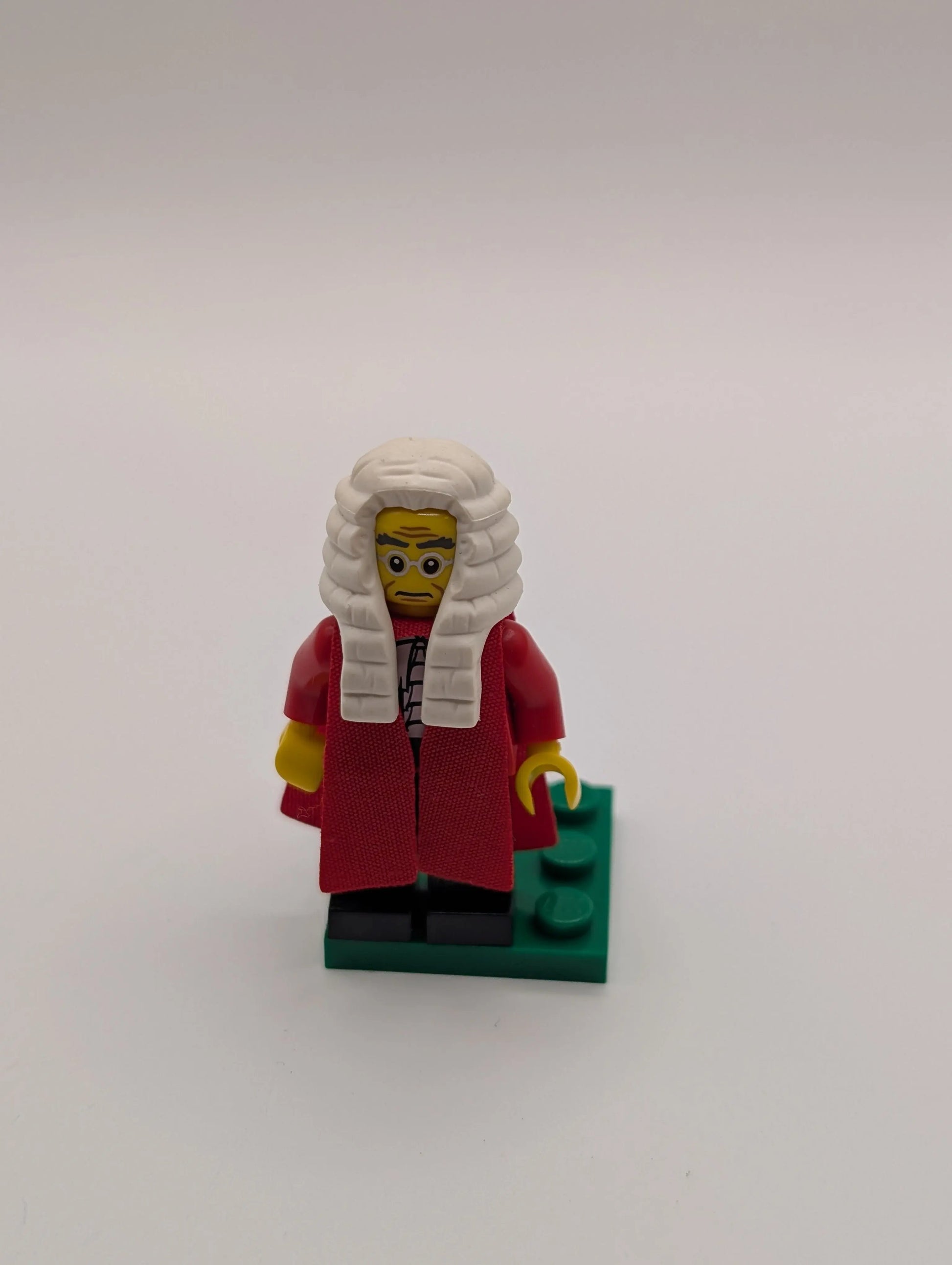 LEGO Minifigure Series 9 Judge w/ Robe col138 - 71000 le337 FRENLY BRICKS - Open 7 Days