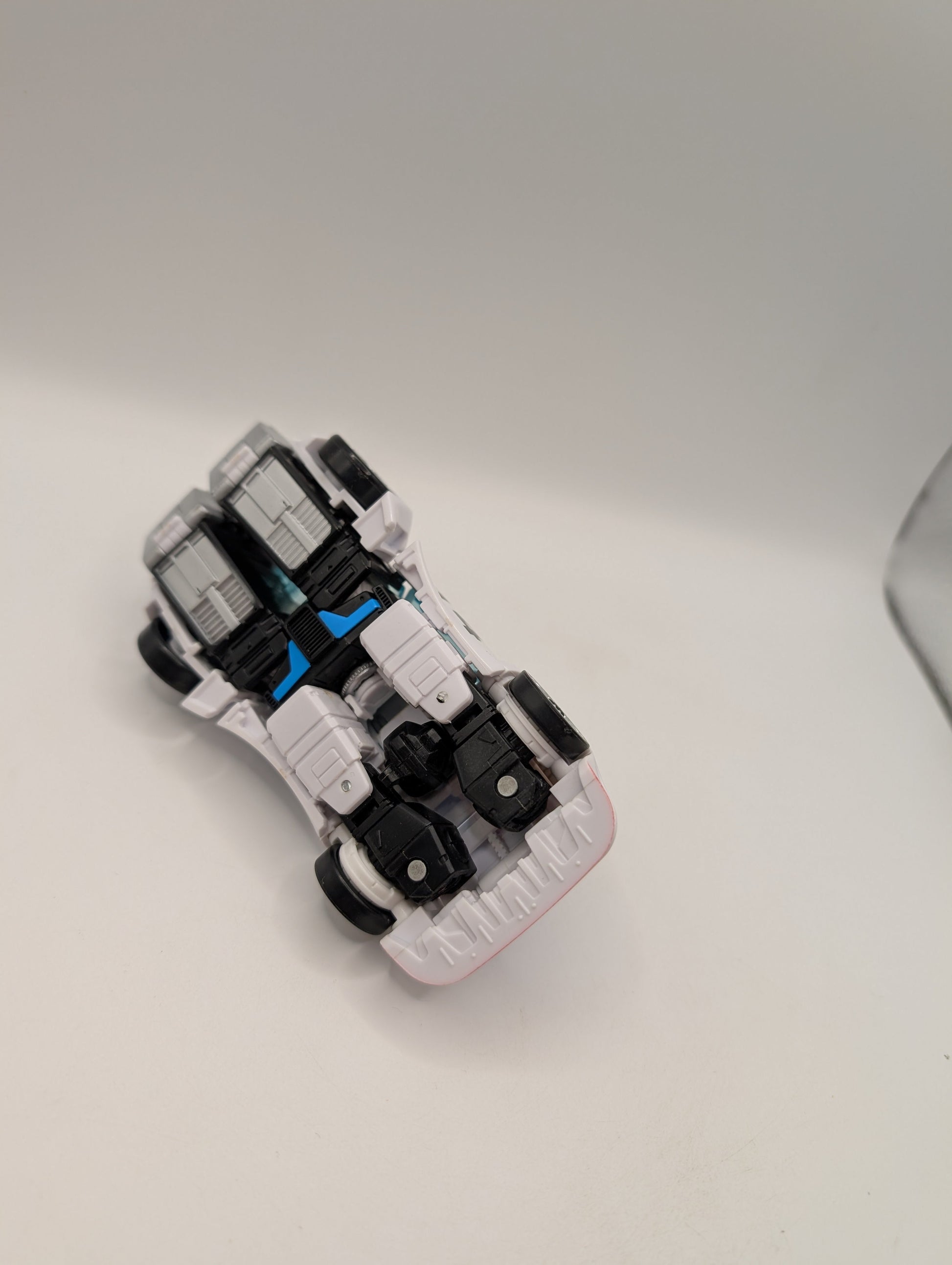 Transformers Studio Series Jazz  86 deluxe loose FRENLY BRICKS - Open 7 Days