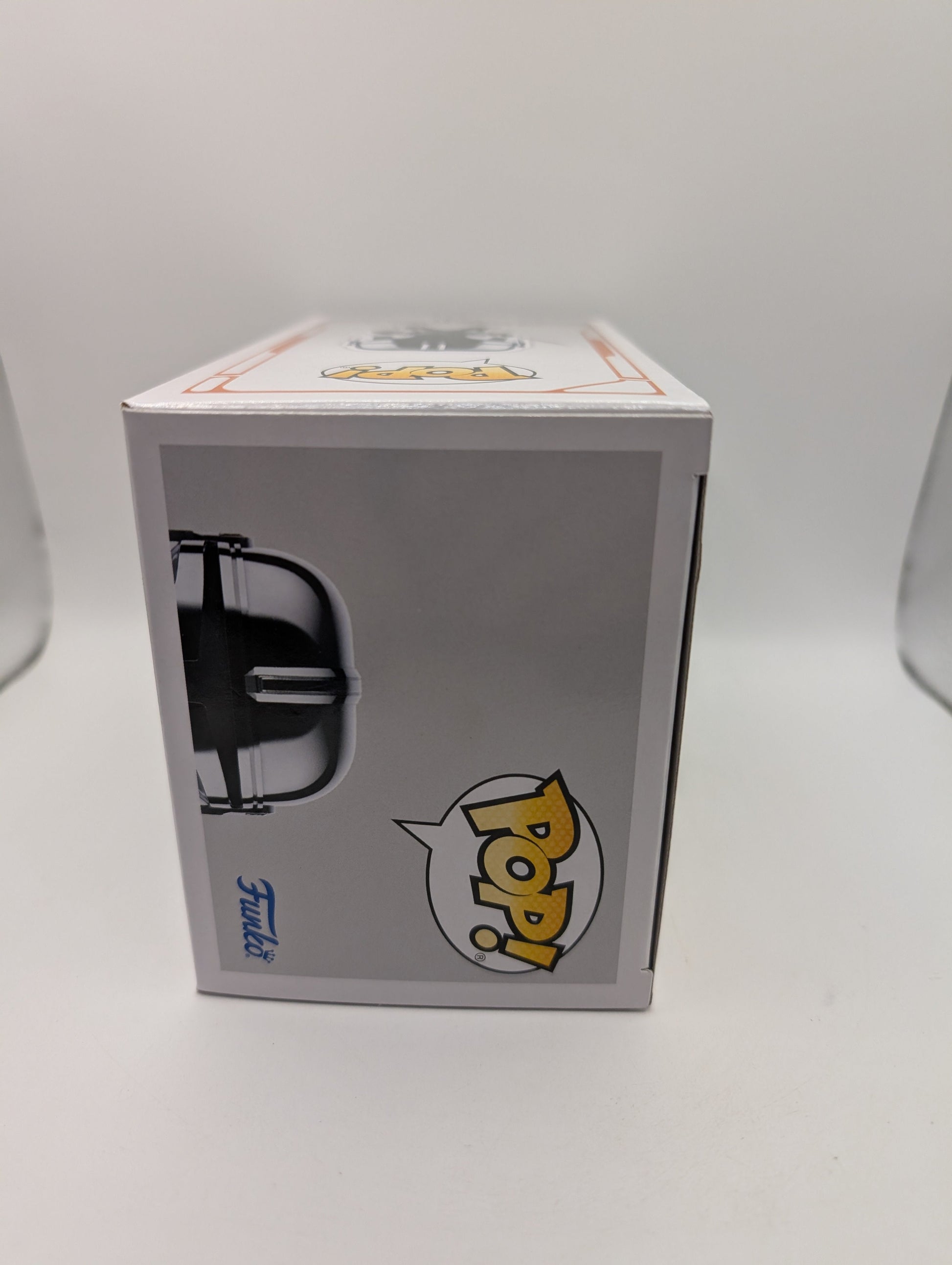 Funko Pop! Star Wars The Mandalorian With Darksaber Glows In The Dark #491 FRENLY BRICKS - Open 7 Days