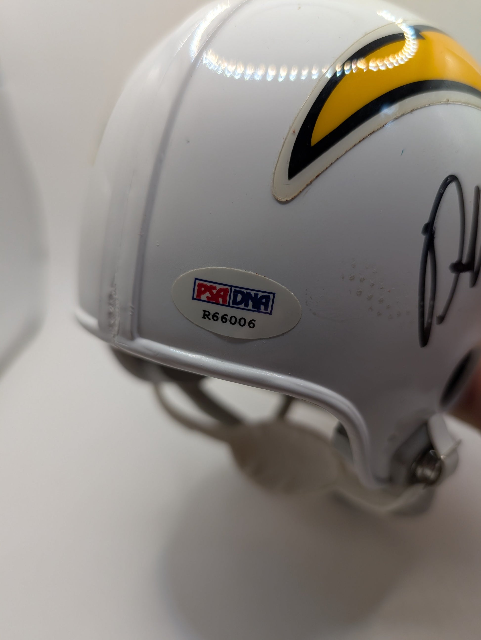 Mini-Helmet: SIGNER DARRELL STUCKEY Rookiegraph Auto Chargers NFL Multi Auto FRENLY BRICKS - Open 7 Days