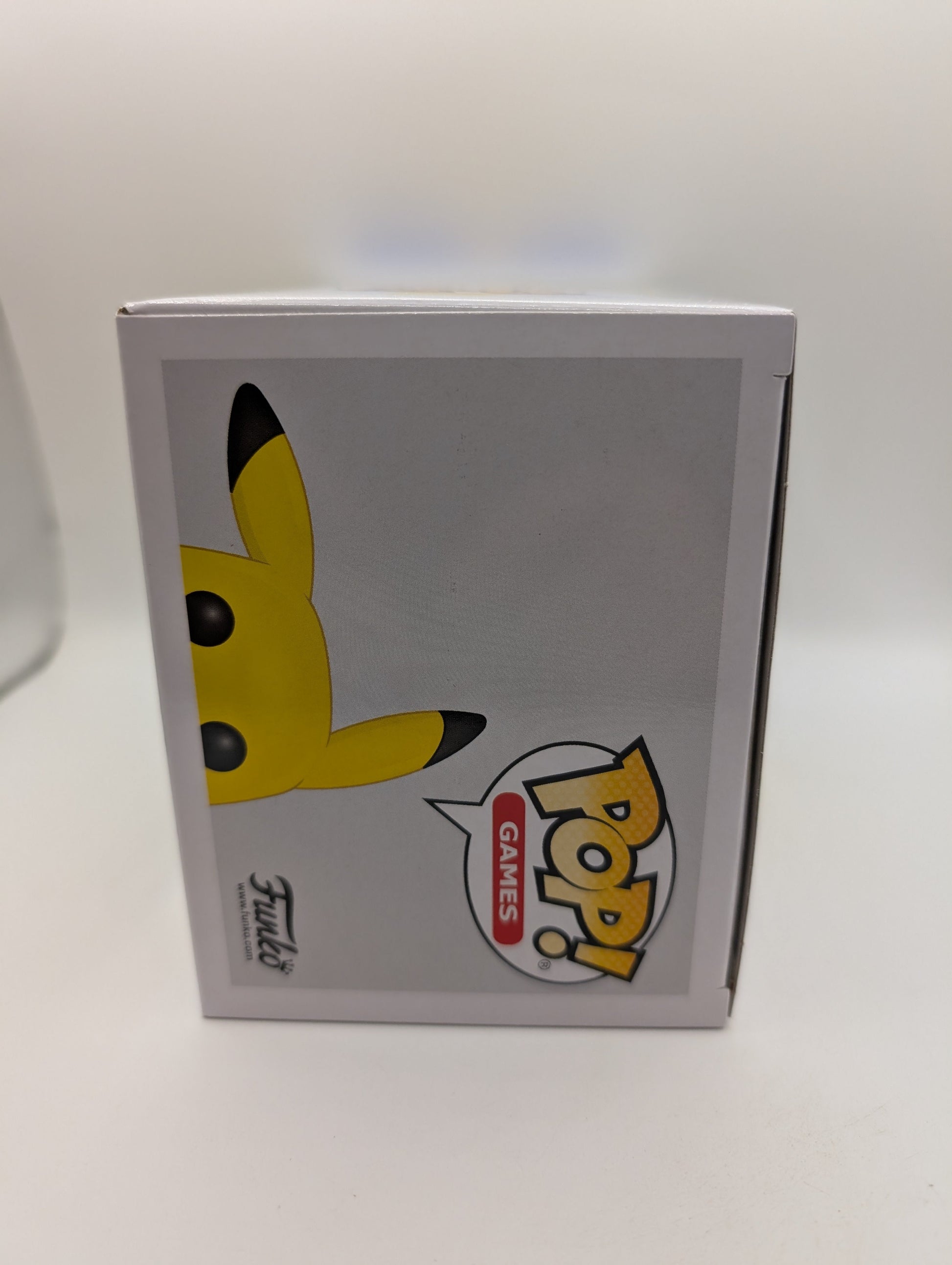 Funko Pop! Vinyl Pokemon Pikachu 553 DIAMOND Special Edition Figure FRENLY BRICKS - Open 7 Days