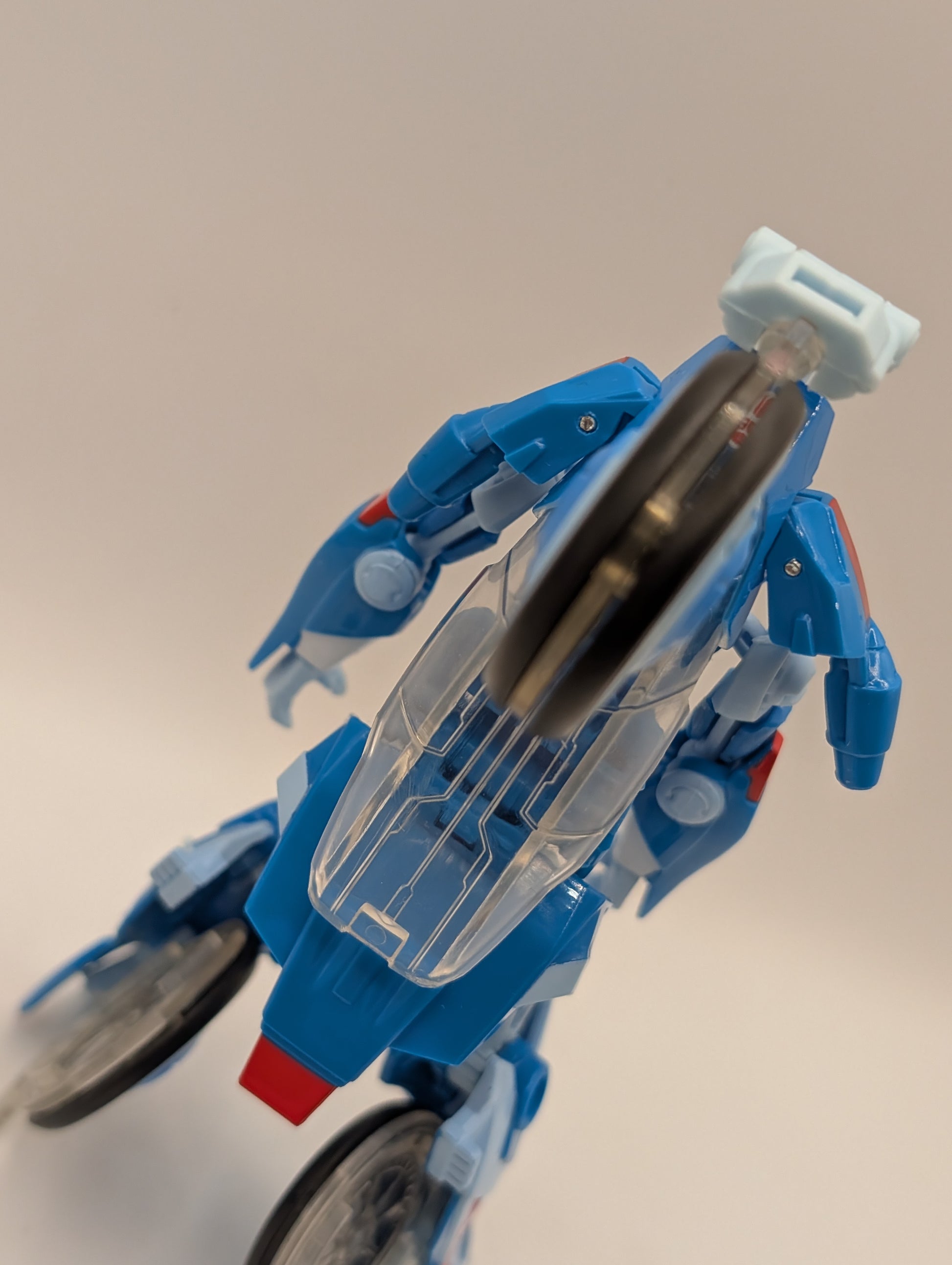 TRANSFORMERS GENERATIONS THRILLING 30TH ANNIVERSARY DELUXE CLASS CHROMIA
