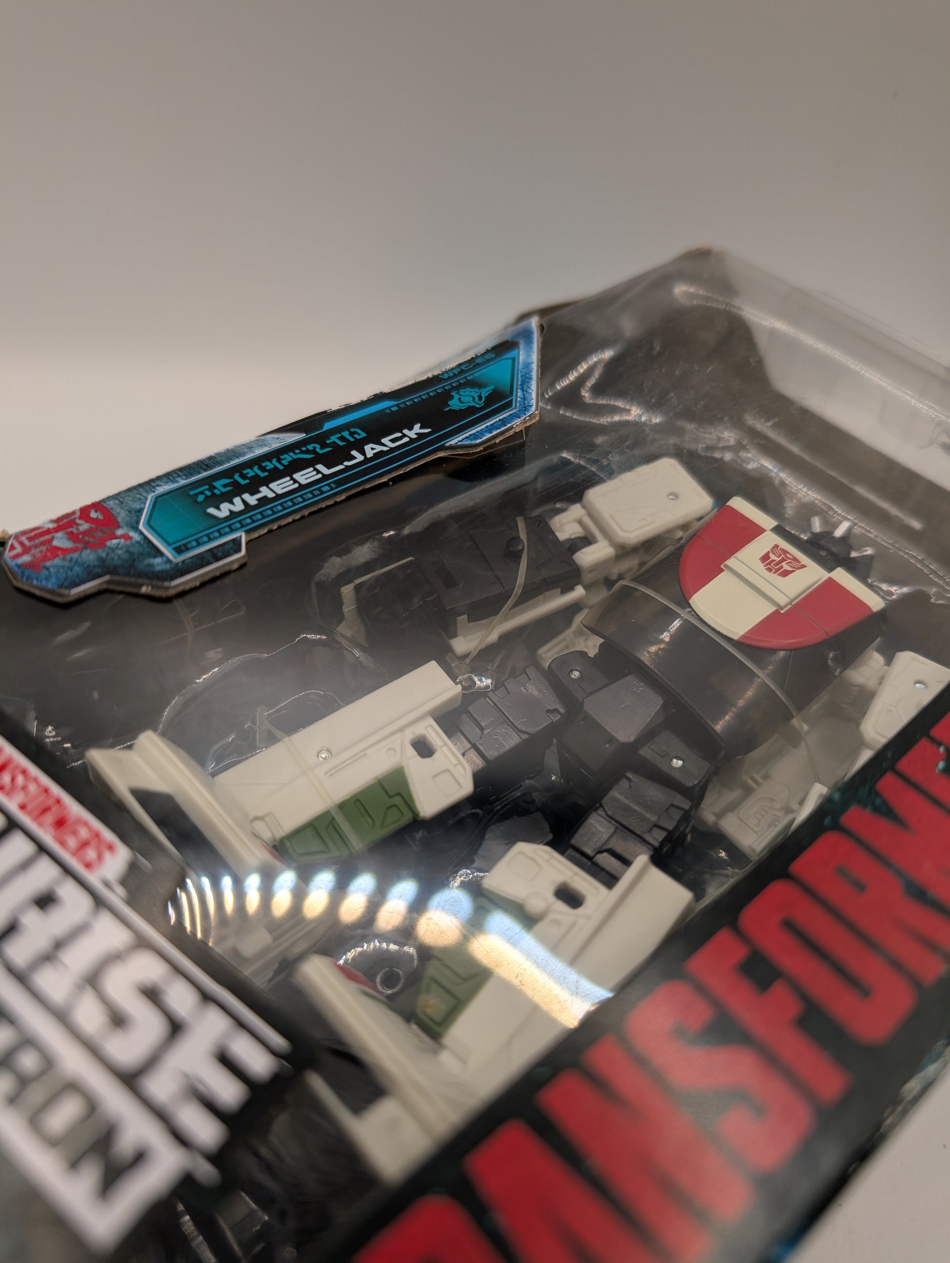 Hasbro Transformers War for Cybertron: Earthrise Deluxe - Wheeljack Action Figure FRENLY BRICKS - Open 7 Days