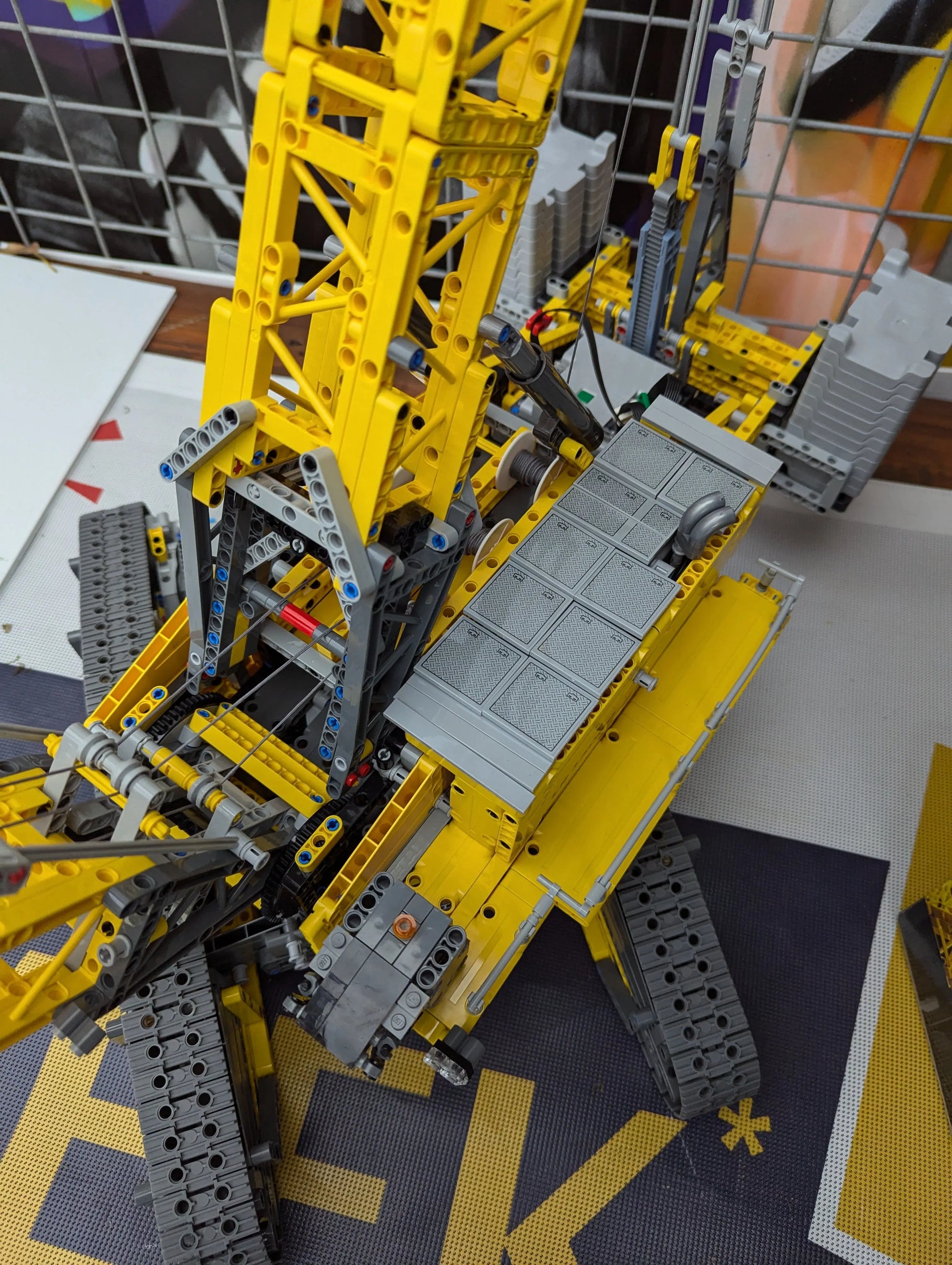 LEGO 42146 LR 13000 Liebherr 99% complete used FRENLY BRICKS - Open 7 Days