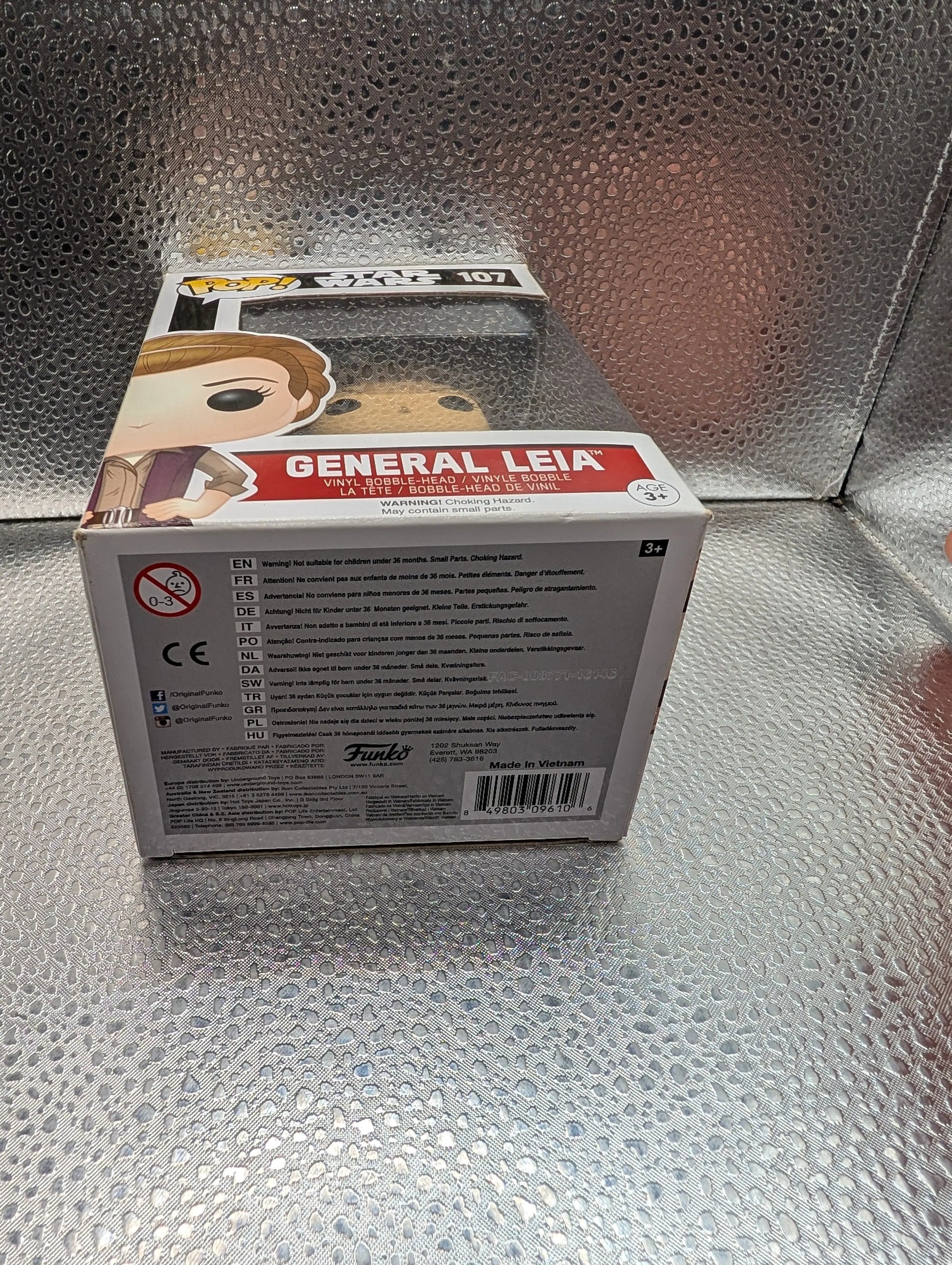 FUNKO Pop Vinyl General Leia #107 FRENLY BRICKS - Open 7 Days