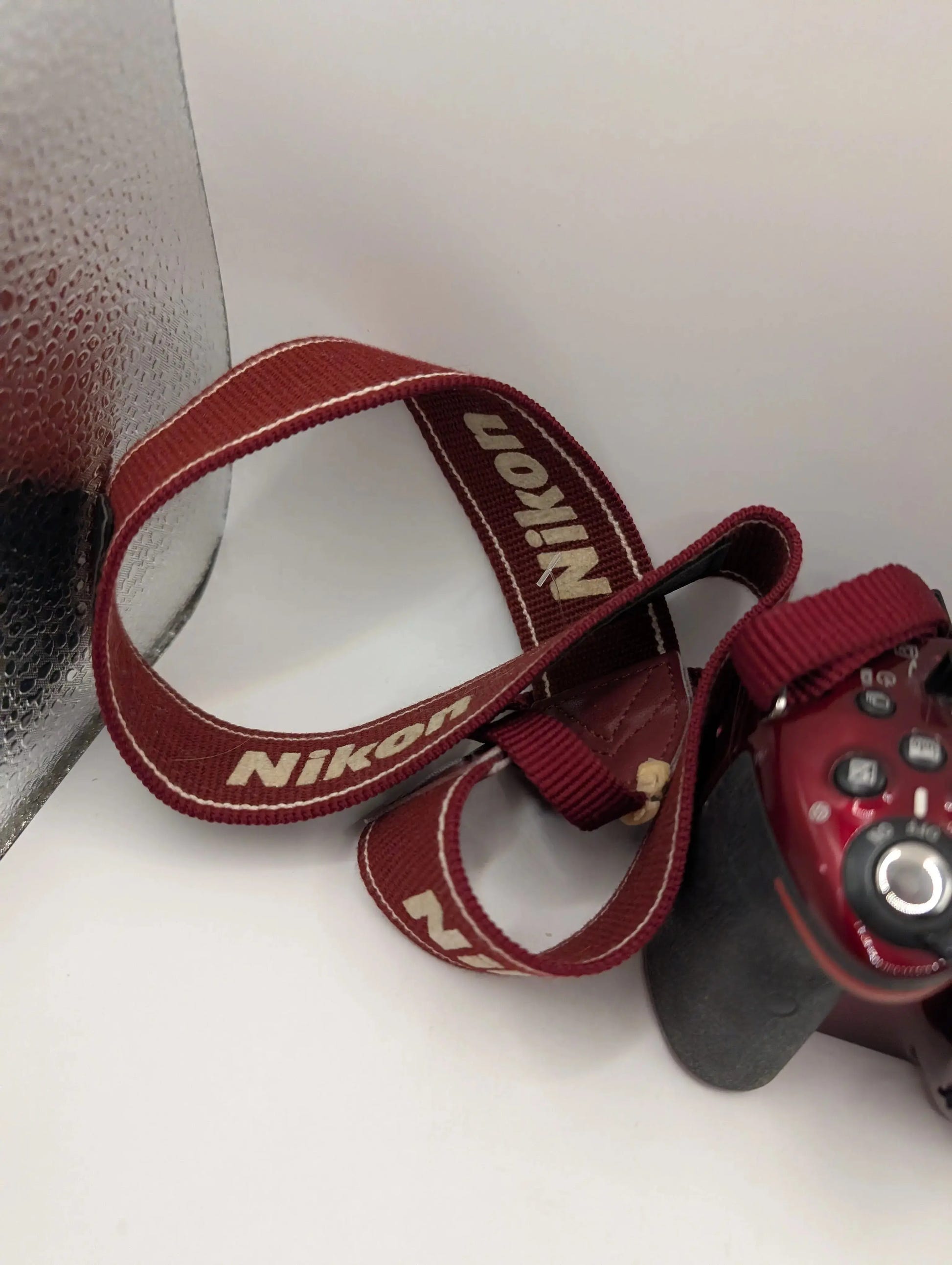 Nikon D5200 Digital Camera Red 24.1 Megapixel 3.2" No battery Untested FRENLY BRICKS - Open 7 Days image 6
