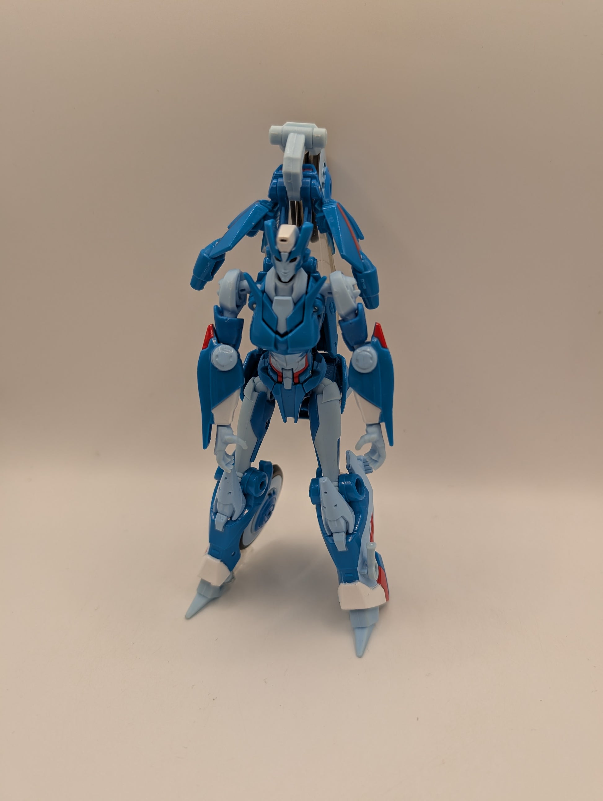 TRANSFORMERS GENERATIONS THRILLING 30TH ANNIVERSARY DELUXE CLASS CHROMIA