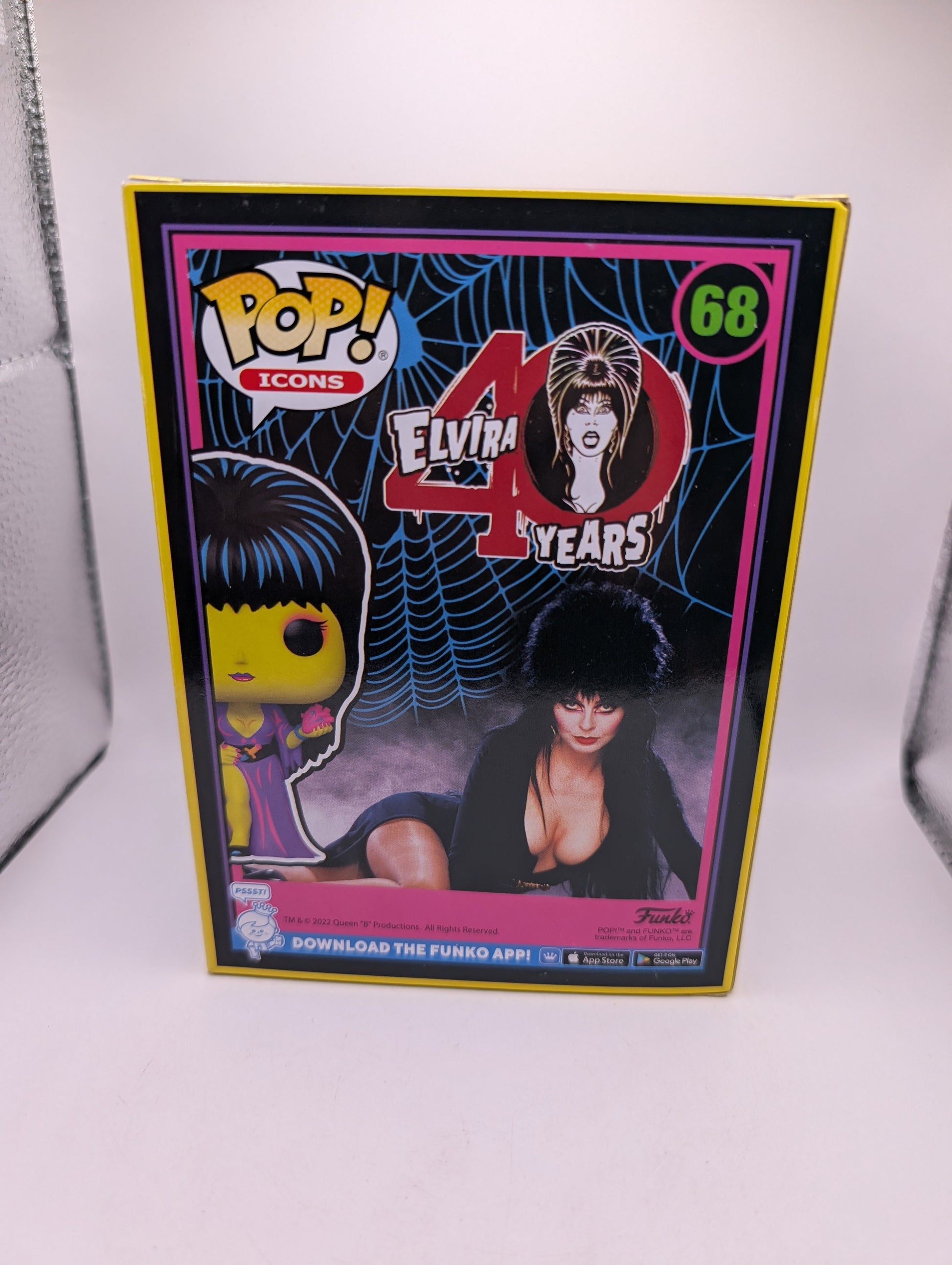 Elvira: Mistress of the Dark - Elvira Blacklight Pop! Vinyl Figure (RS) #68 FRENLY BRICKS - Open 7 Days