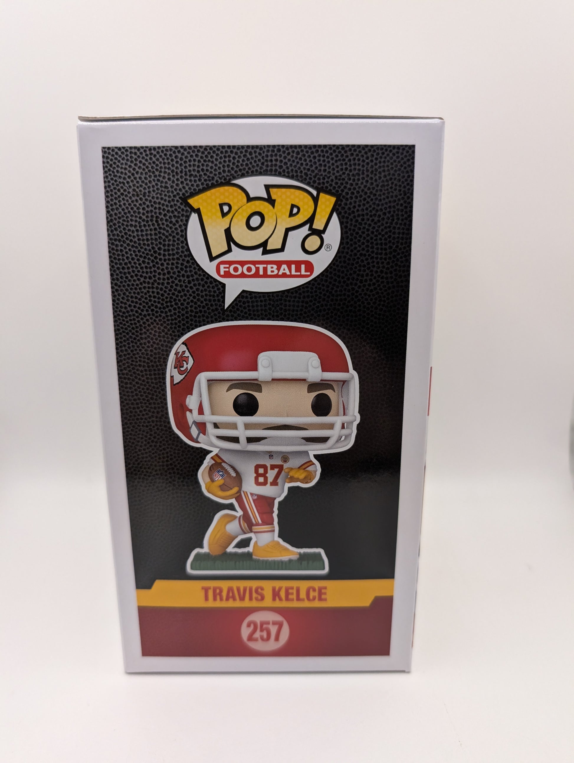 Travis Kelce Pop 257 - The Chiefs NFL Funko Pop! 2024  Taylor Swift Bracelet On