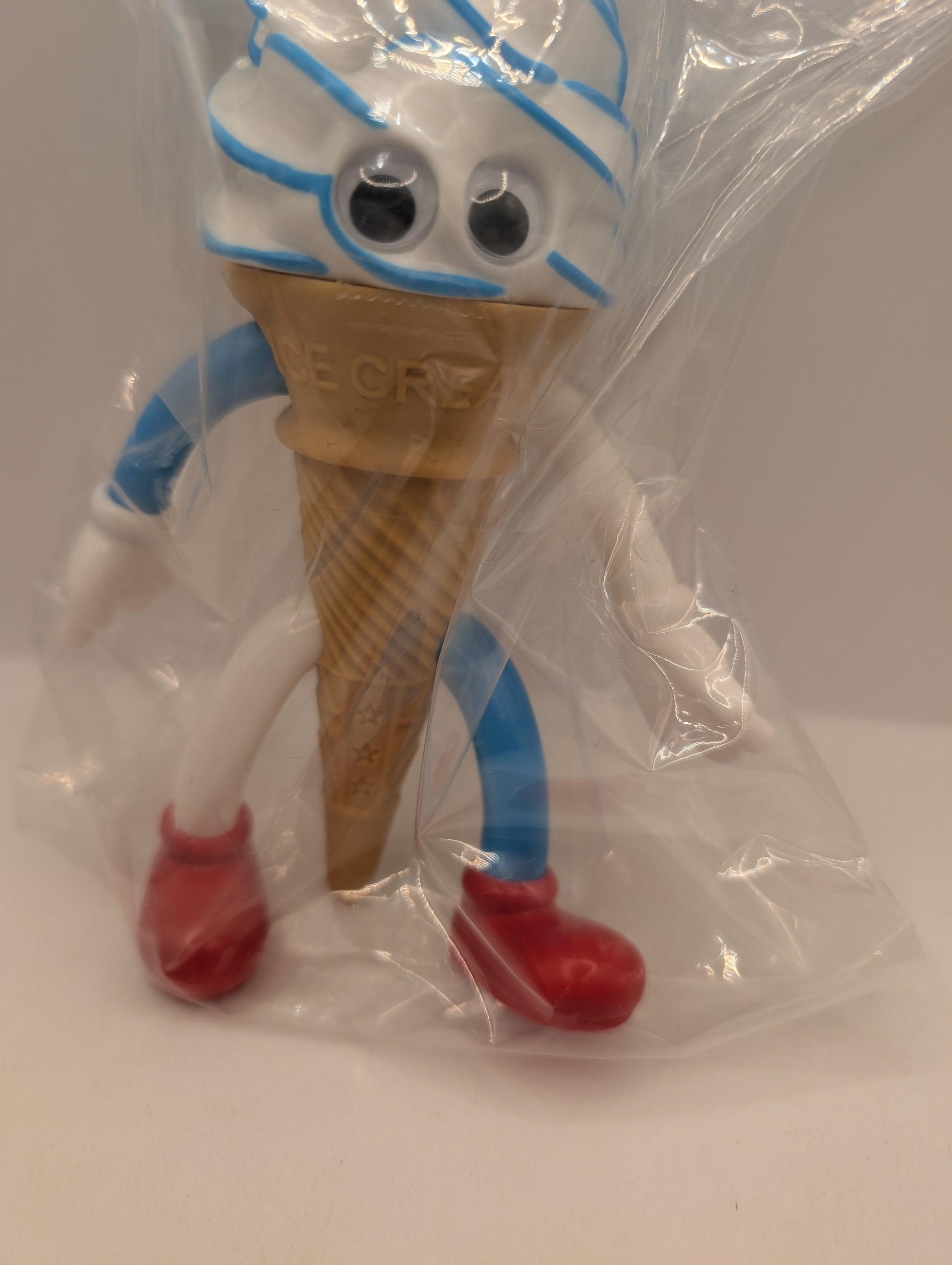 Dune/Tetsurod Flavors Andrew Soft Serve Ice Cream 435 BLUE white Sofubi FRENLY BRICKS - Open 7 Days