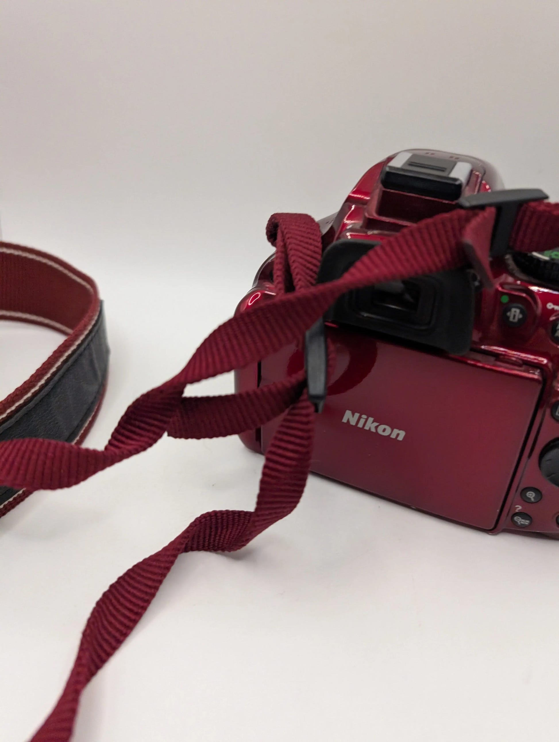 Nikon D5200 Digital Camera Red 24.1 Megapixel 3.2" No battery Untested FRENLY BRICKS - Open 7 Days image 9