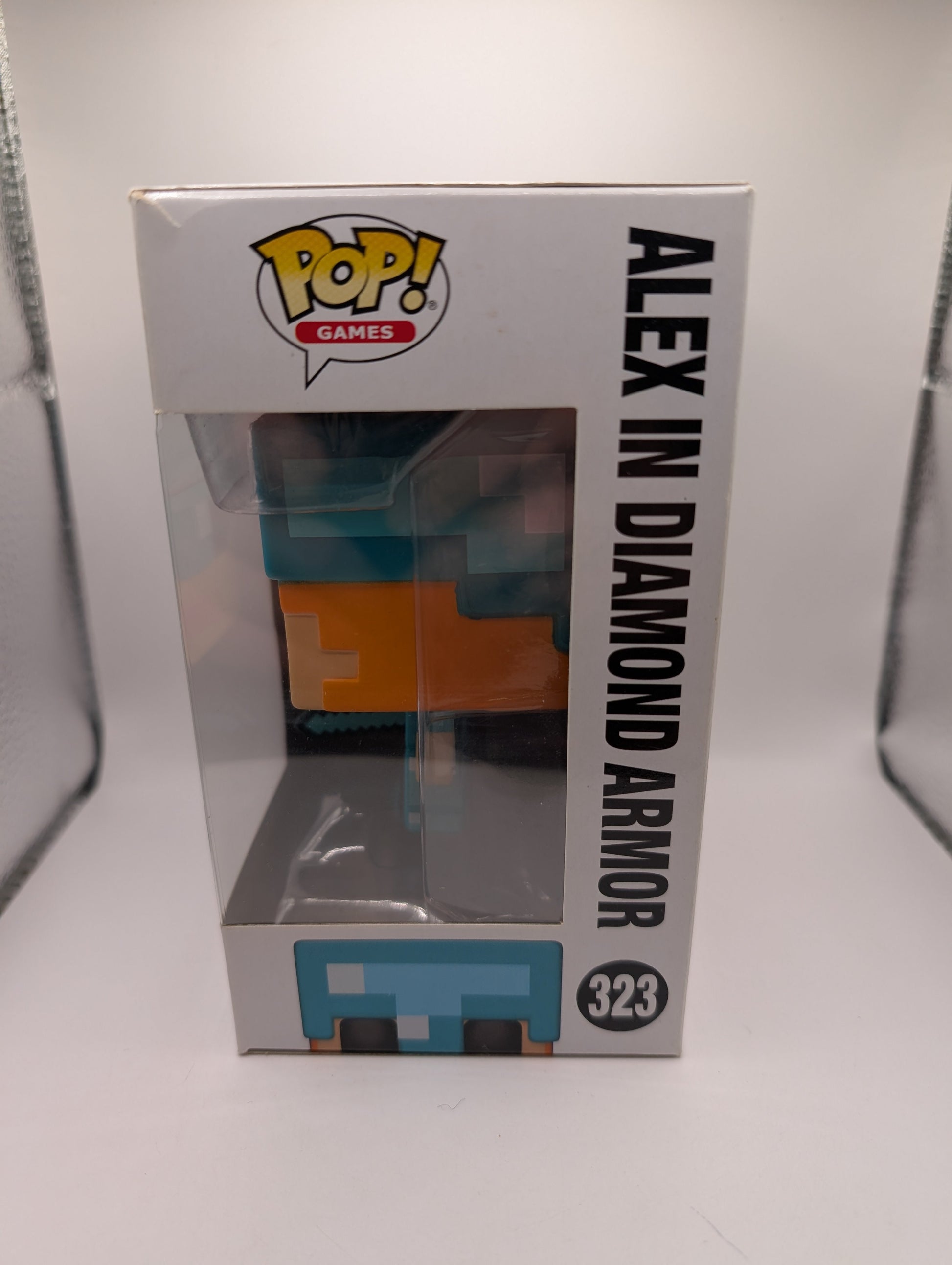 Funko Pop!  Minecraft - Alex In Diamond Armor # 323 2018 vaulted FRENLY BRICKS - Open 7 Days