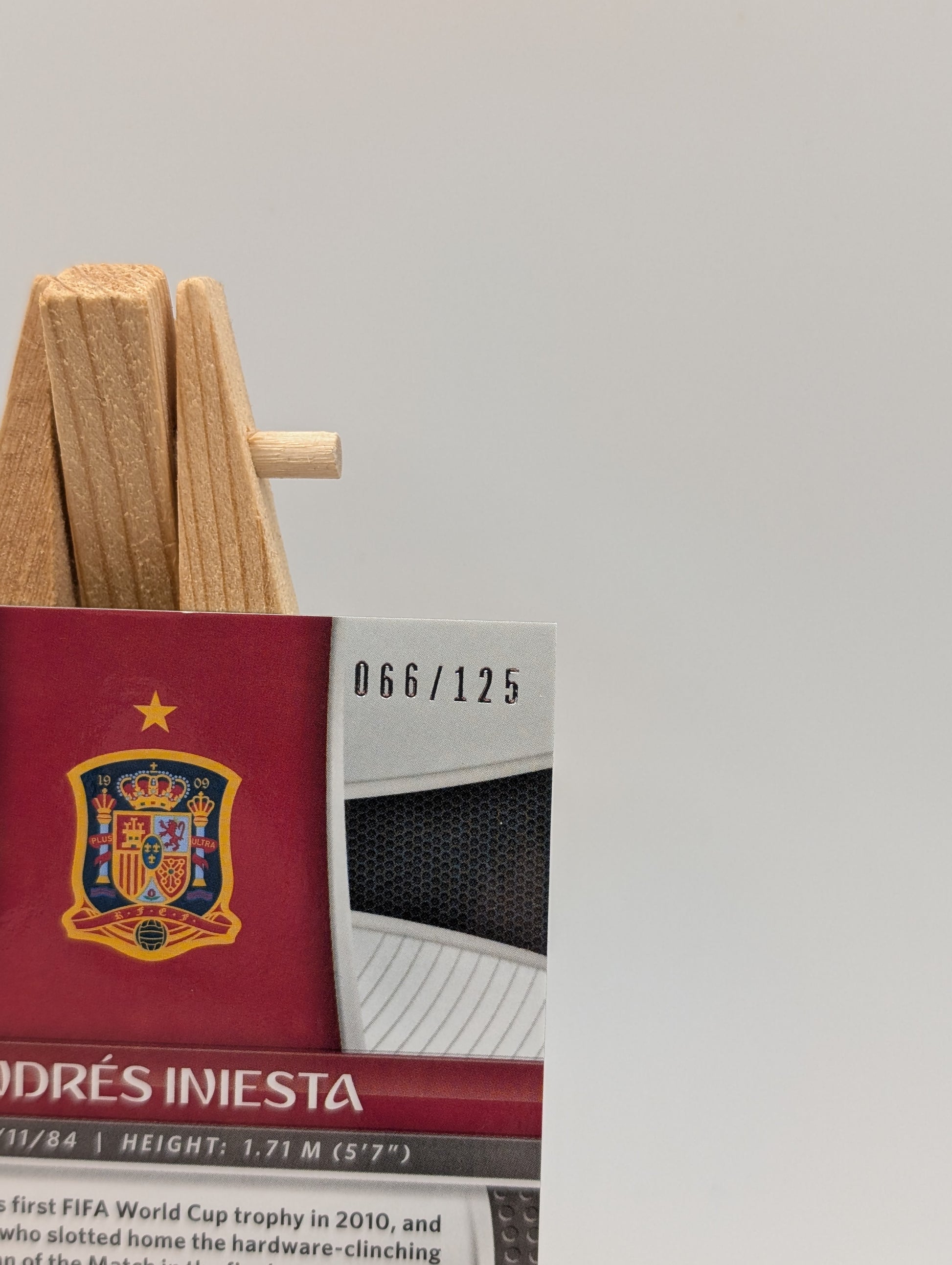 Prizm World Cup 2018 Andres Iniesta Spain Light Blue Lazer /125