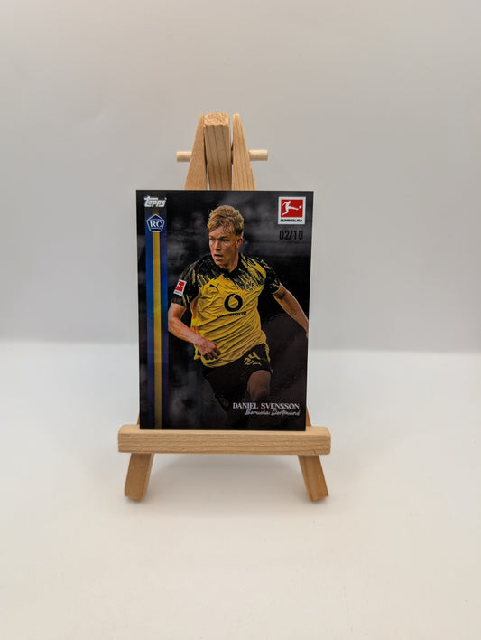 2025-26 Topps Bundesliga Daniel Svensson Black /10 RC Rookie FRENLY BRICKS - Open 7 Days