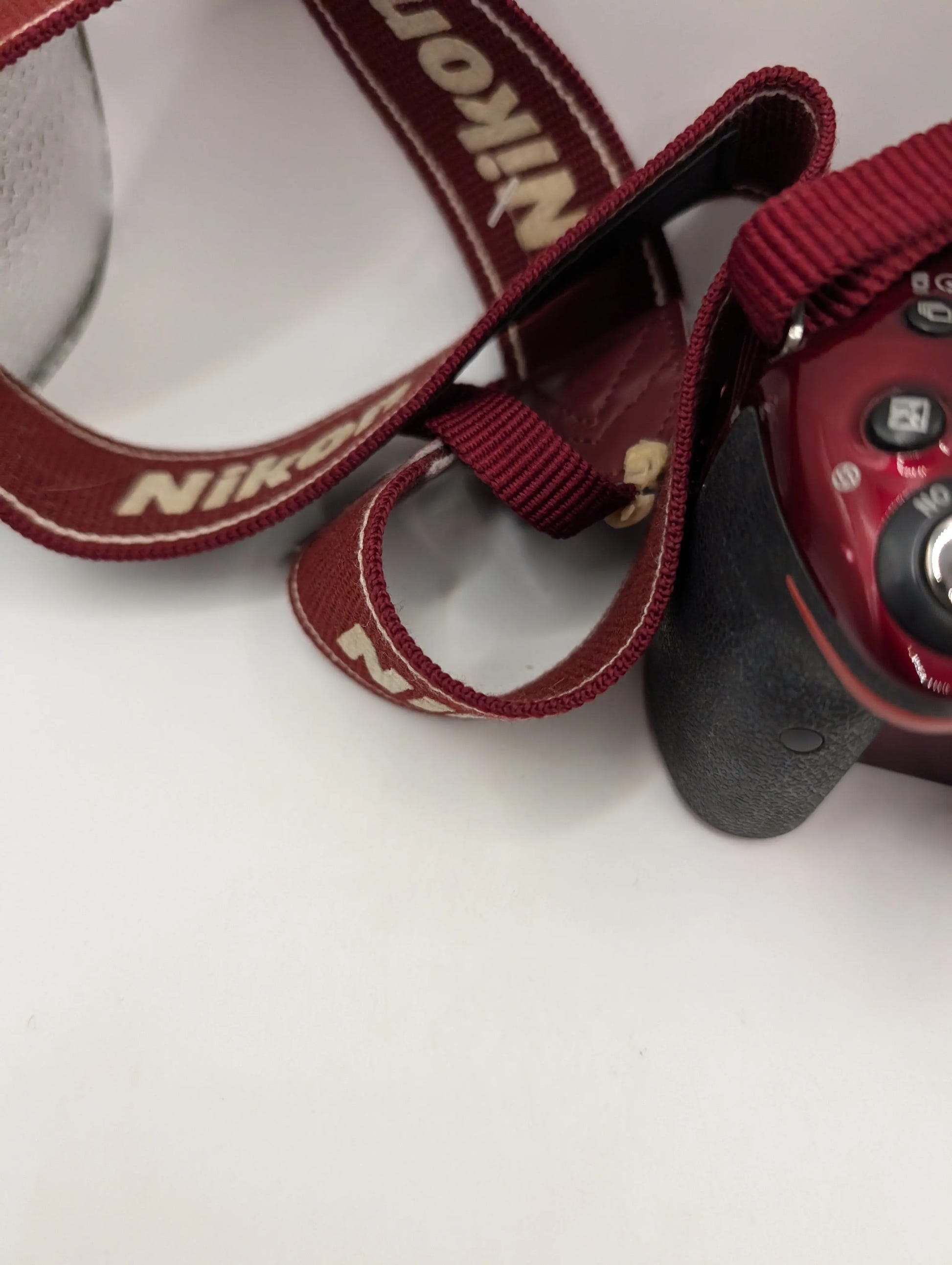 Nikon D5200 Digital Camera Red 24.1 Megapixel 3.2" No battery Untested FRENLY BRICKS - Open 7 Days image 5