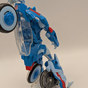 TRANSFORMERS GENERATIONS THRILLING 30TH ANNIVERSARY DELUXE CLASS CHROMIA