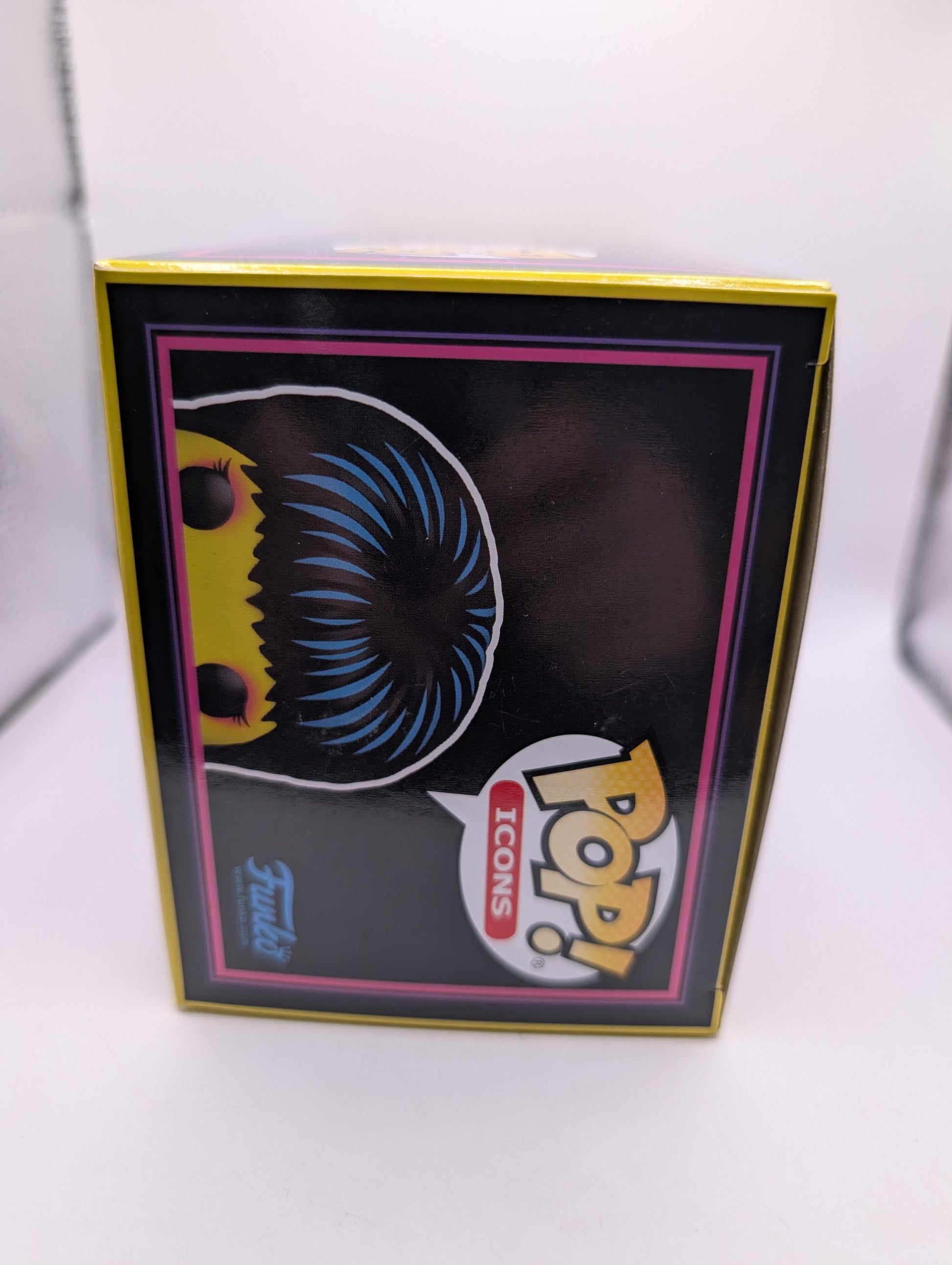 Elvira: Mistress of the Dark - Elvira Blacklight Pop! Vinyl Figure (RS) #68 FRENLY BRICKS - Open 7 Days