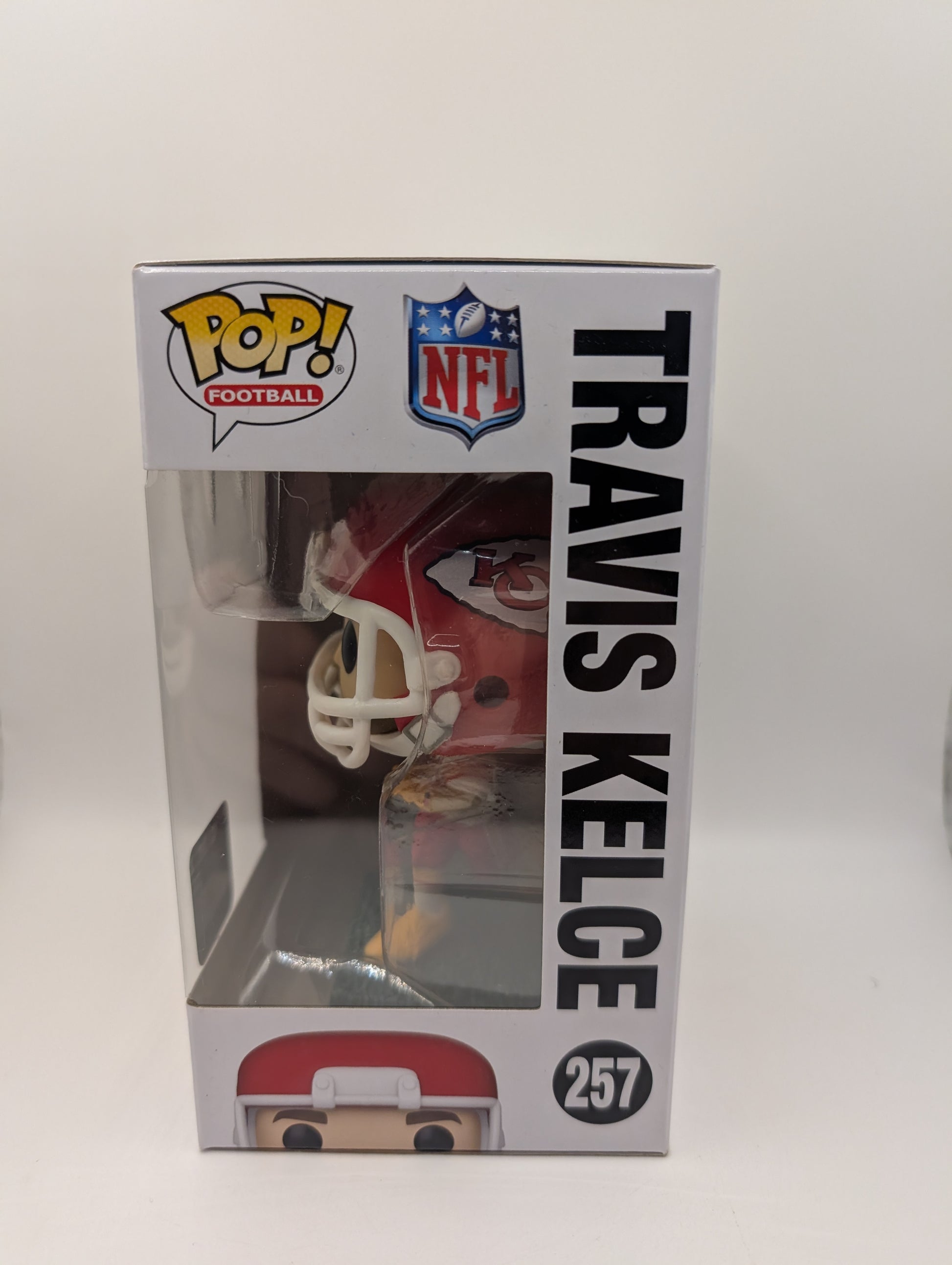 Travis Kelce Pop 257 - The Chiefs NFL Funko Pop! 2024  Taylor Swift Bracelet On