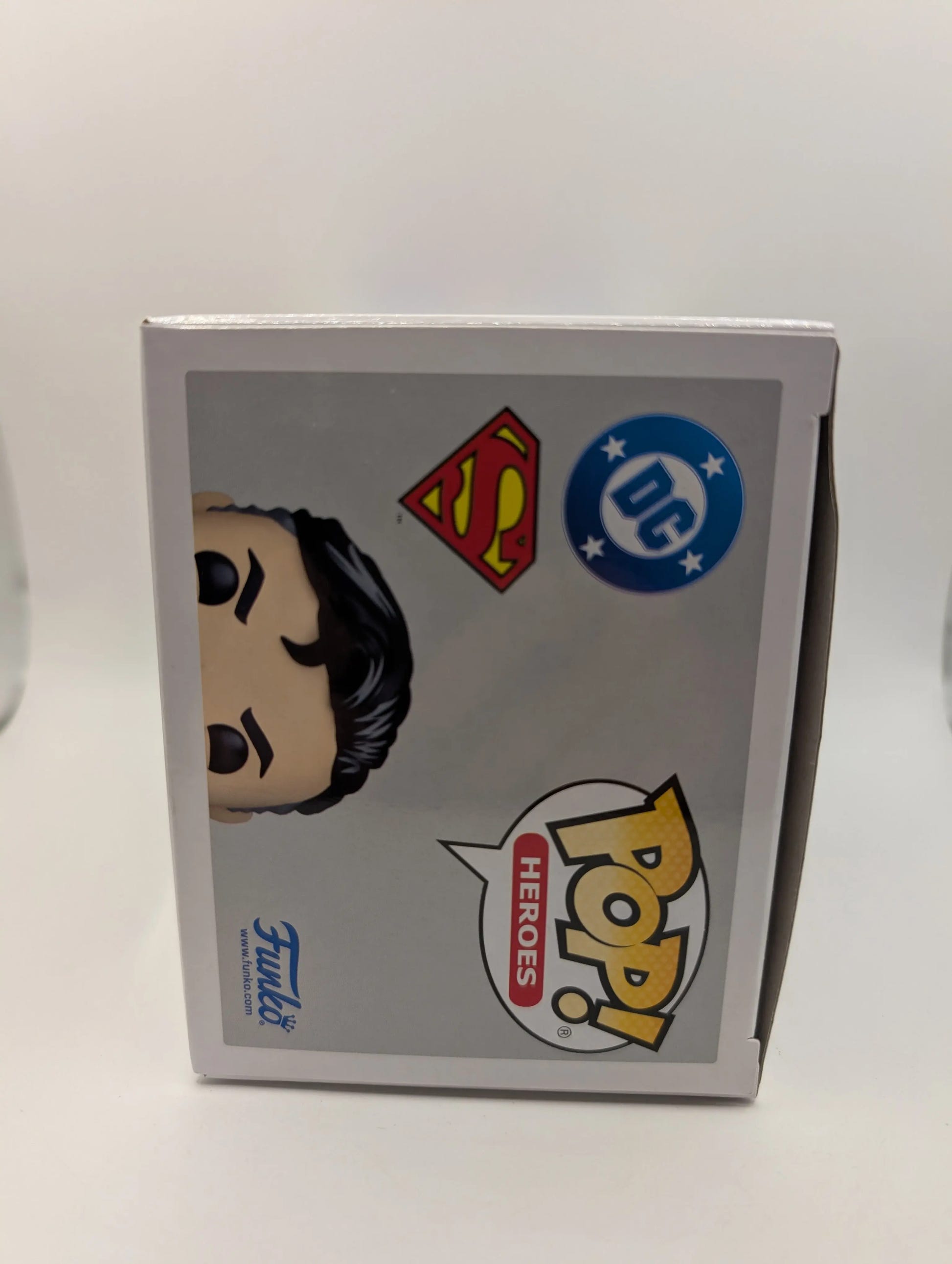 DC Comics - Superman Retro Comic (Flying) Pop! 2025 NYCC Vinyl Figure (RS) #573 FRENLY BRICKS - Open 7 Days image 5