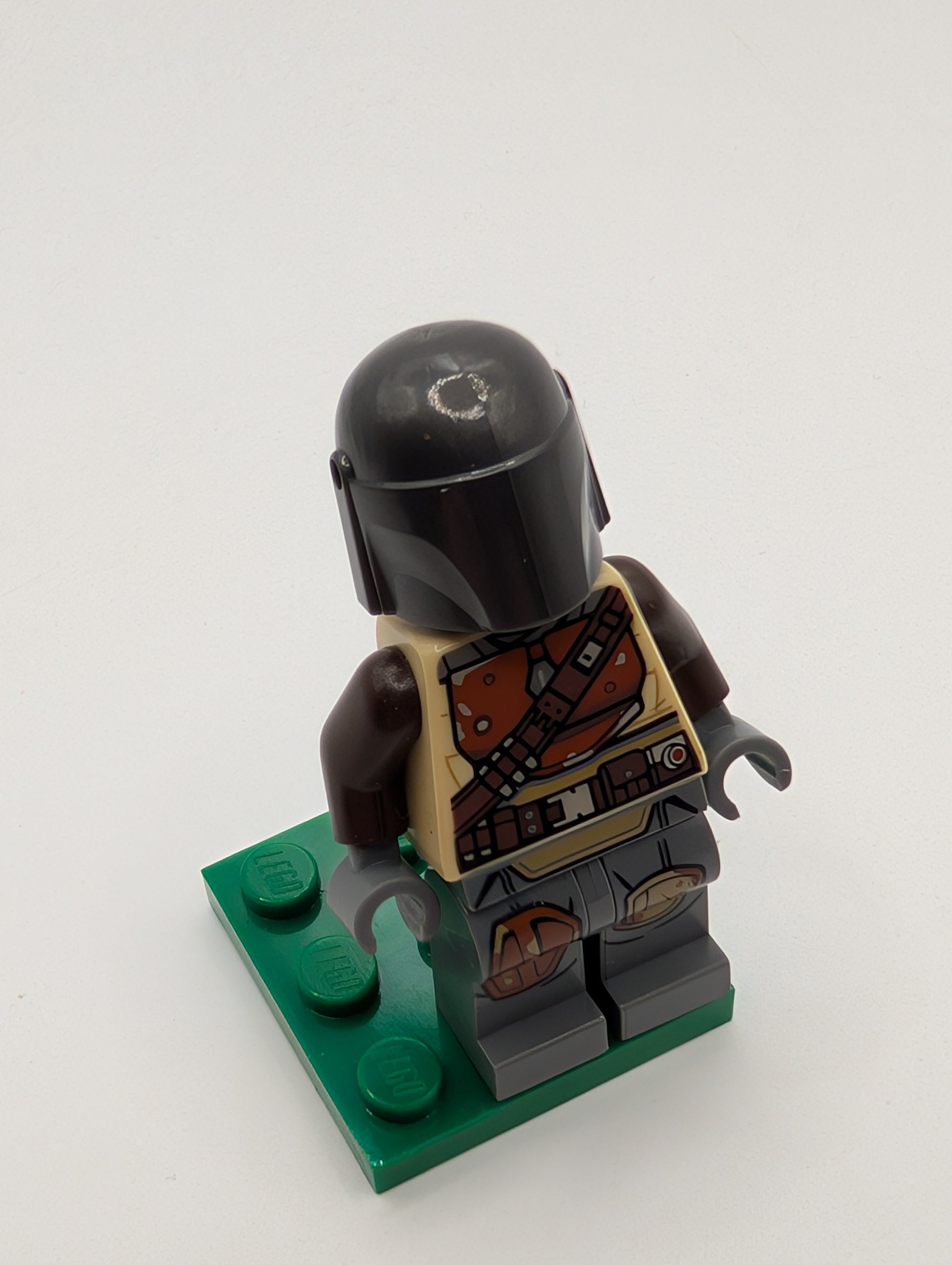 NEW - Lego Minifigure sw1057 The Mandalorian no cape MISPRINT HELMET FRENLY BRICKS - Open 7 Days