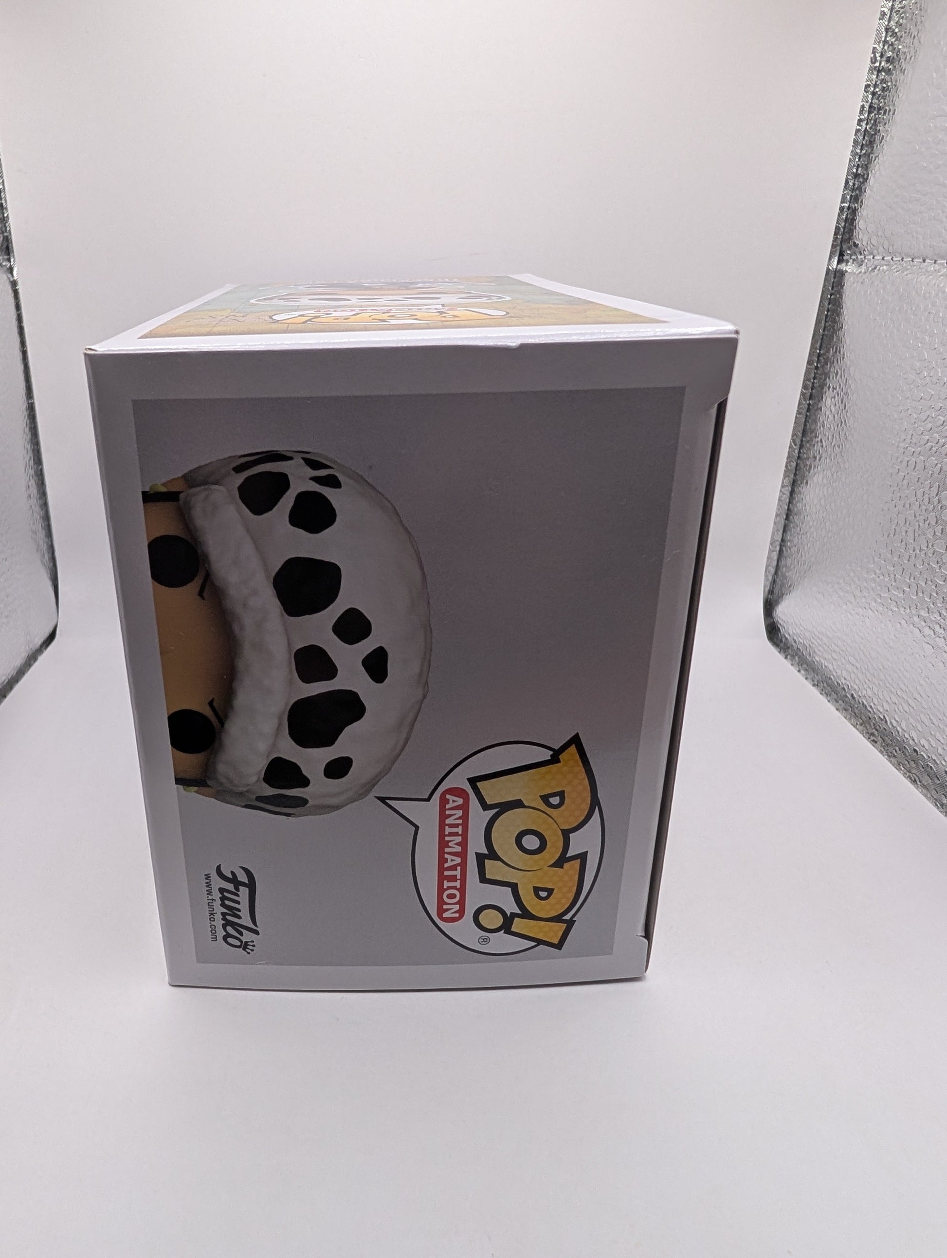 One Piece Trafalgar Law #1016 GLOW CHASE Funko Pop! in PROTECTOR FRENLY BRICKS - Open 7 Days