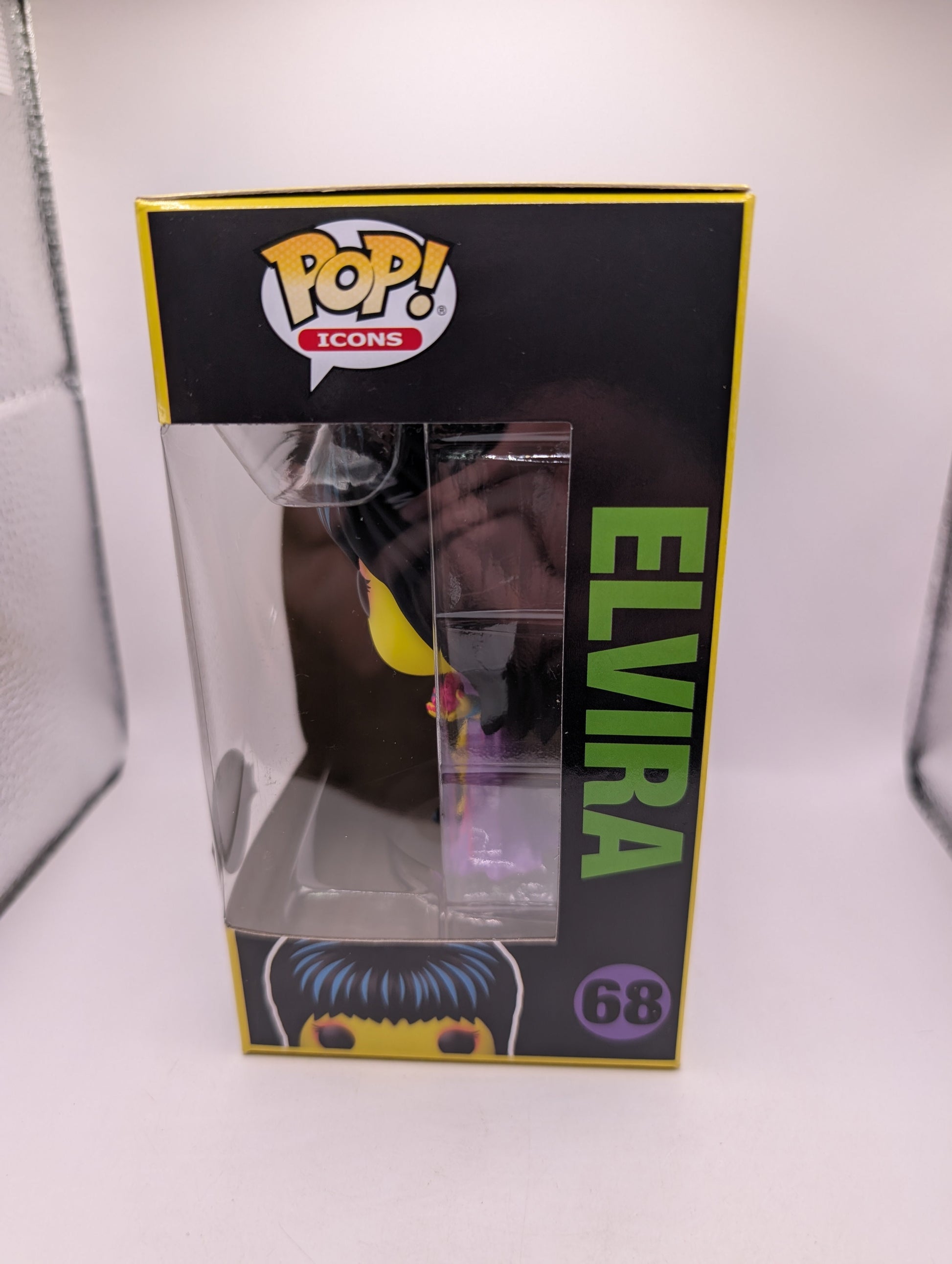 Elvira: Mistress of the Dark - Elvira Blacklight Pop! Vinyl Figure (RS) #68 FRENLY BRICKS - Open 7 Days